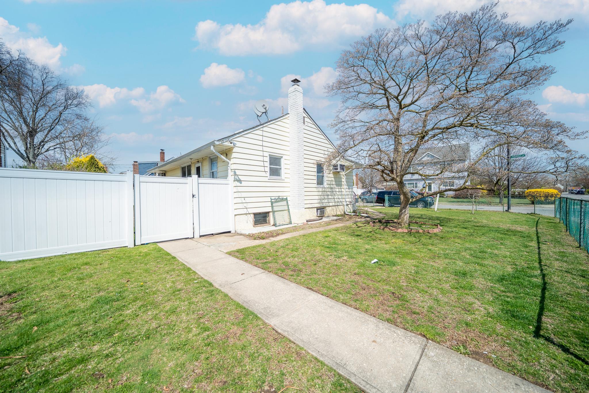 Single Family Ferndale  Nassau County, NY 11801, MLS-848843-4