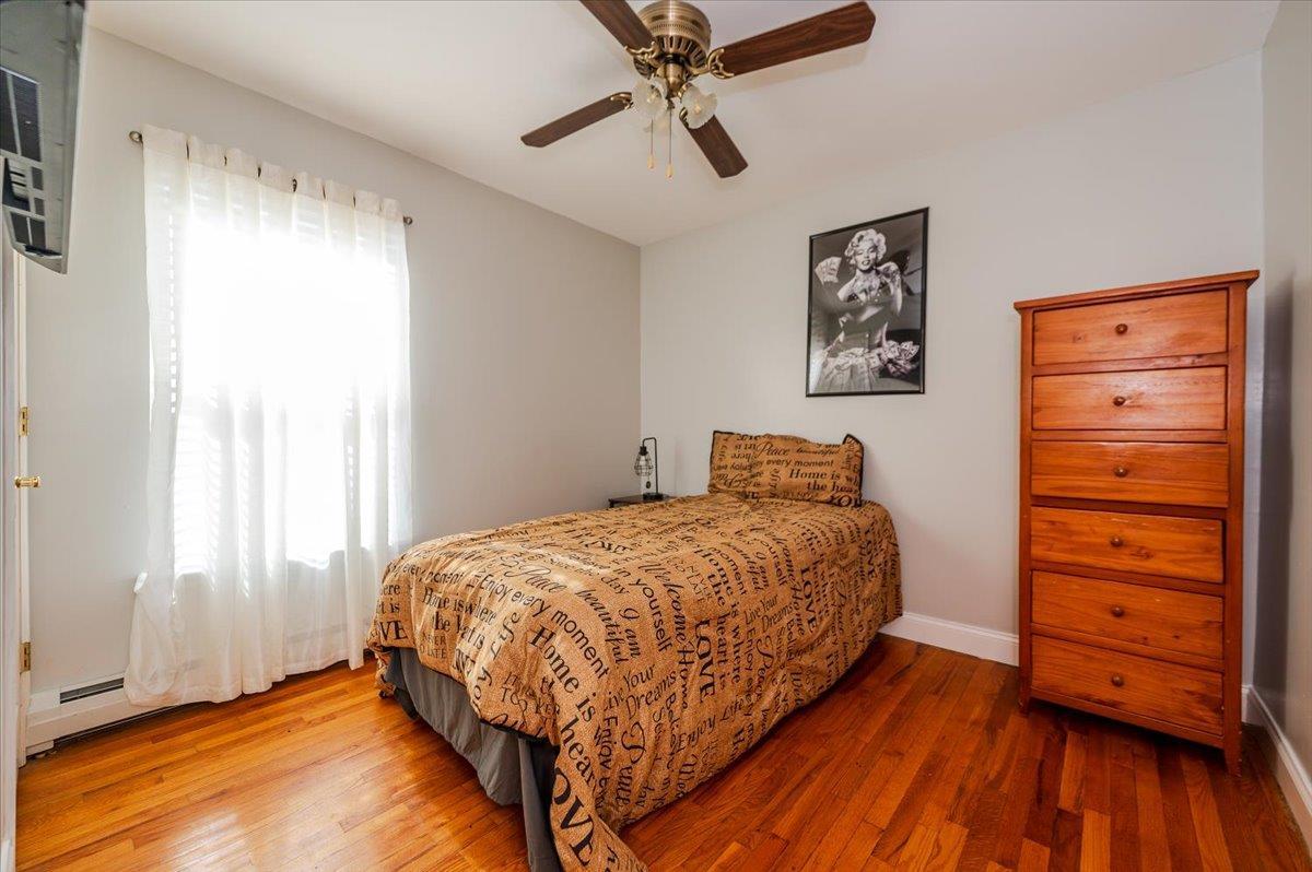 Single Family 6  Suffolk County, NY 11704, MLS-848897-10
