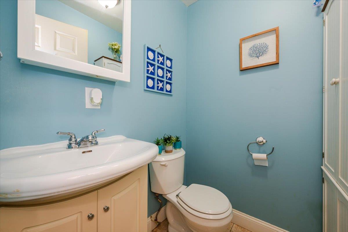 Single Family 6  Suffolk County, NY 11704, MLS-848897-12
