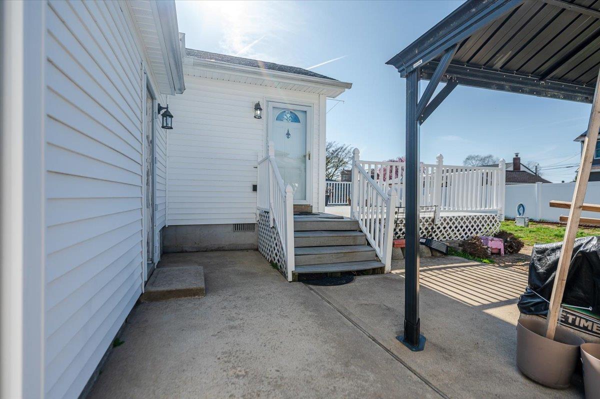 Single Family 6  Suffolk County, NY 11704, MLS-848897-22