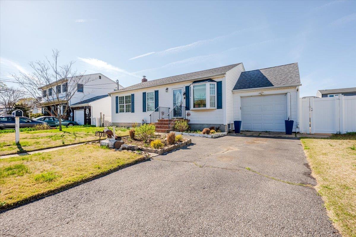Single Family 6  Suffolk County, NY 11704, MLS-848897-24