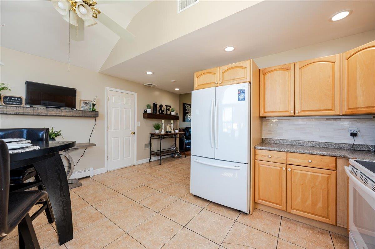 Single Family 6  Suffolk County, NY 11704, MLS-848897-7