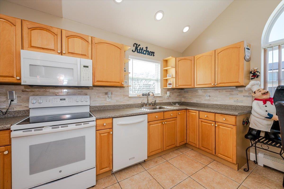 Single Family 6  Suffolk County, NY 11704, MLS-848897-8