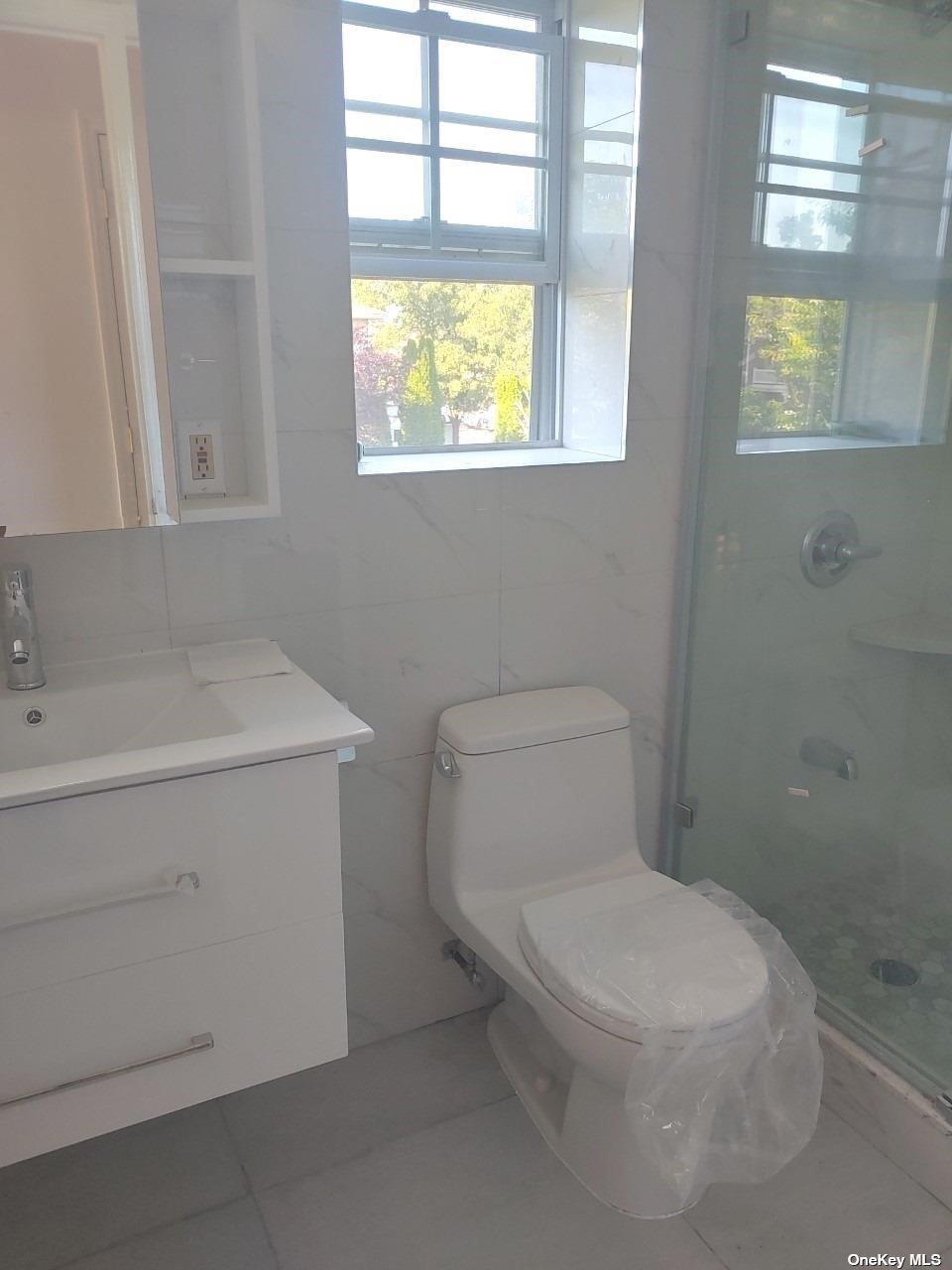 Apartment Country Pointe Circle  Queens, NY 11426, MLS-848898-2