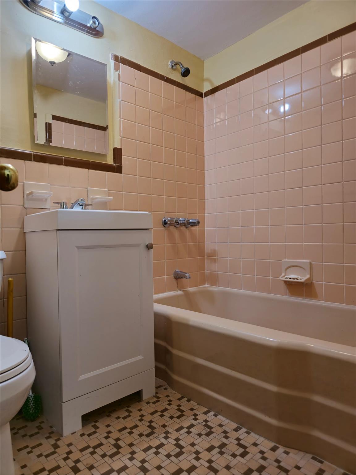 Single Family Philip  Bronx, NY 10465, MLS-848914-5