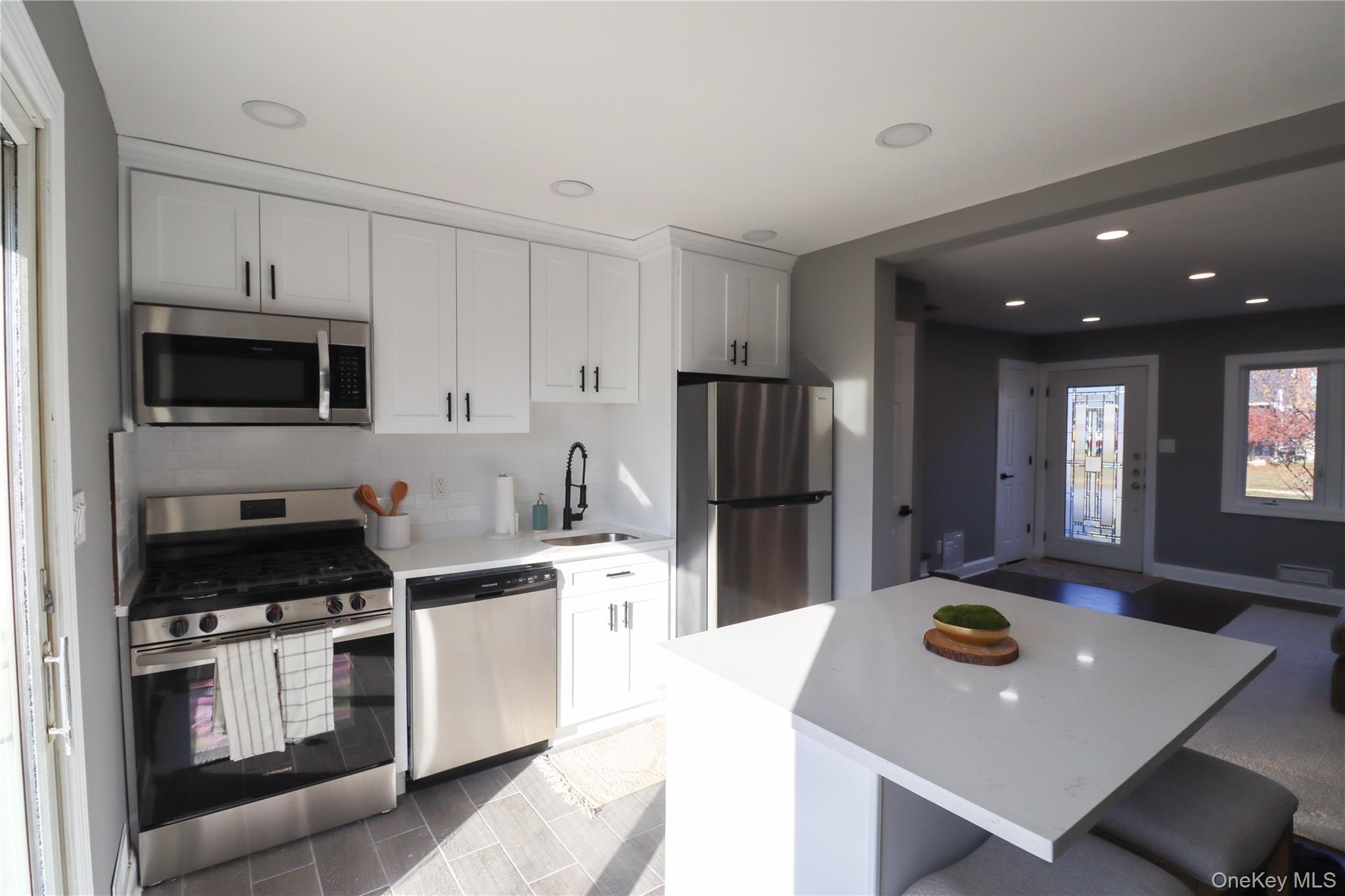 Single Family Earl Suffolk County, NY 11701, MLS-848924-15