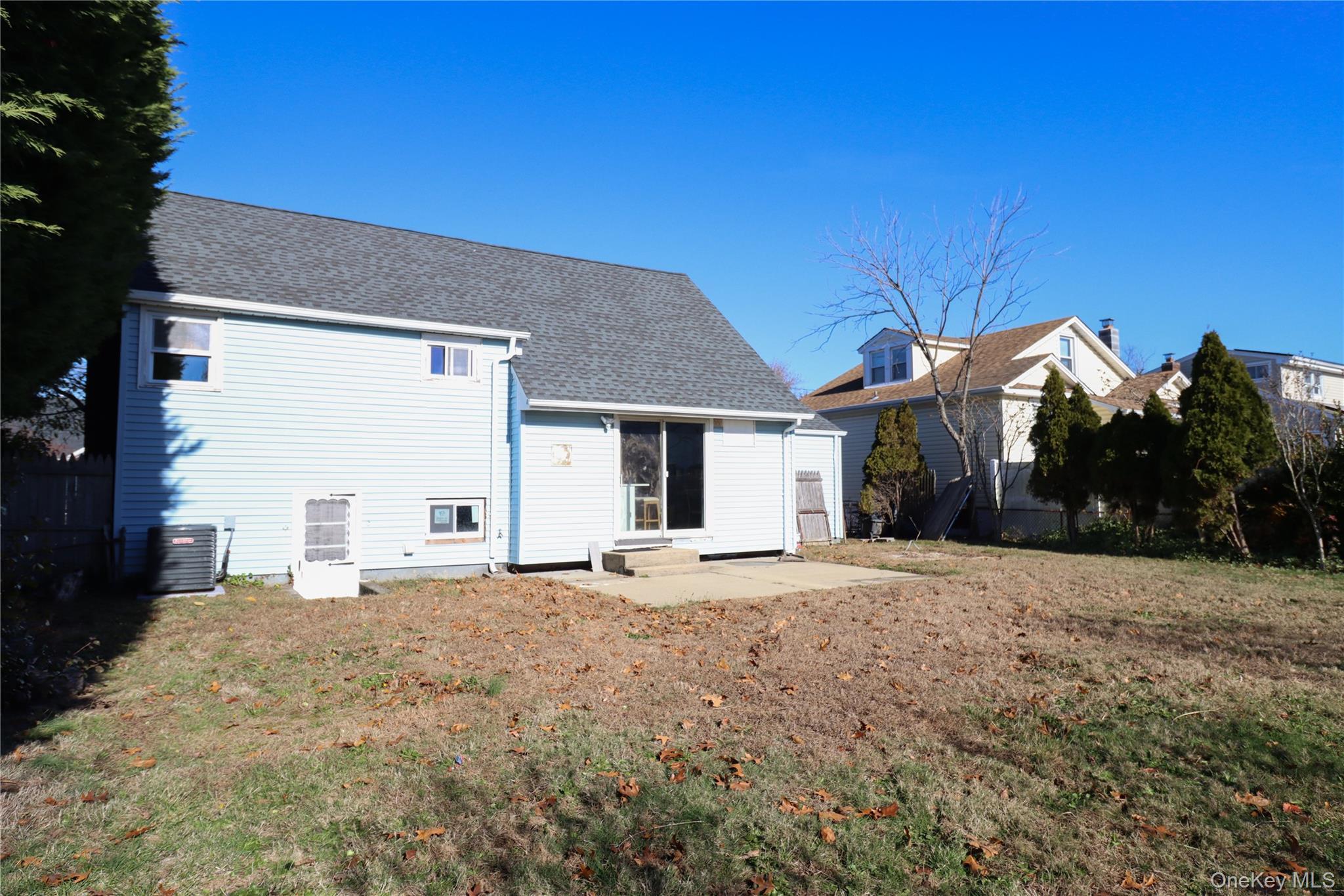 Single Family Earl  Suffolk County, NY 11701, MLS-848924-33