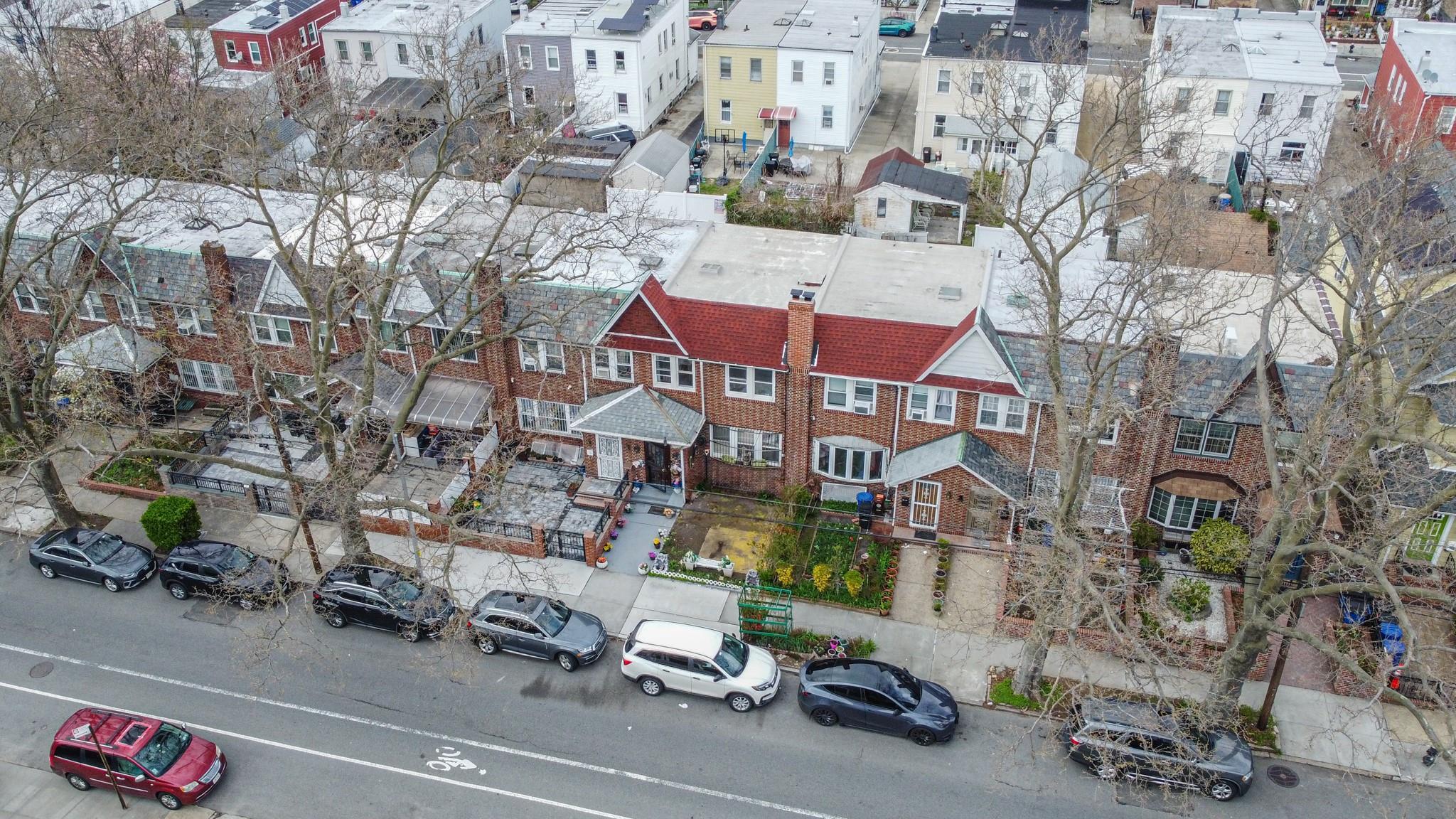 Single Family Hoover Avenue  Queens, NY 11432, MLS-848927-32