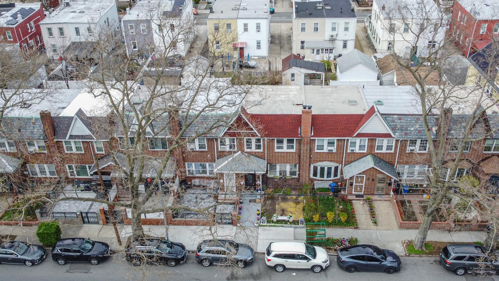 Single Family Hoover Avenue  Queens, NY 11432, MLS-848927-33