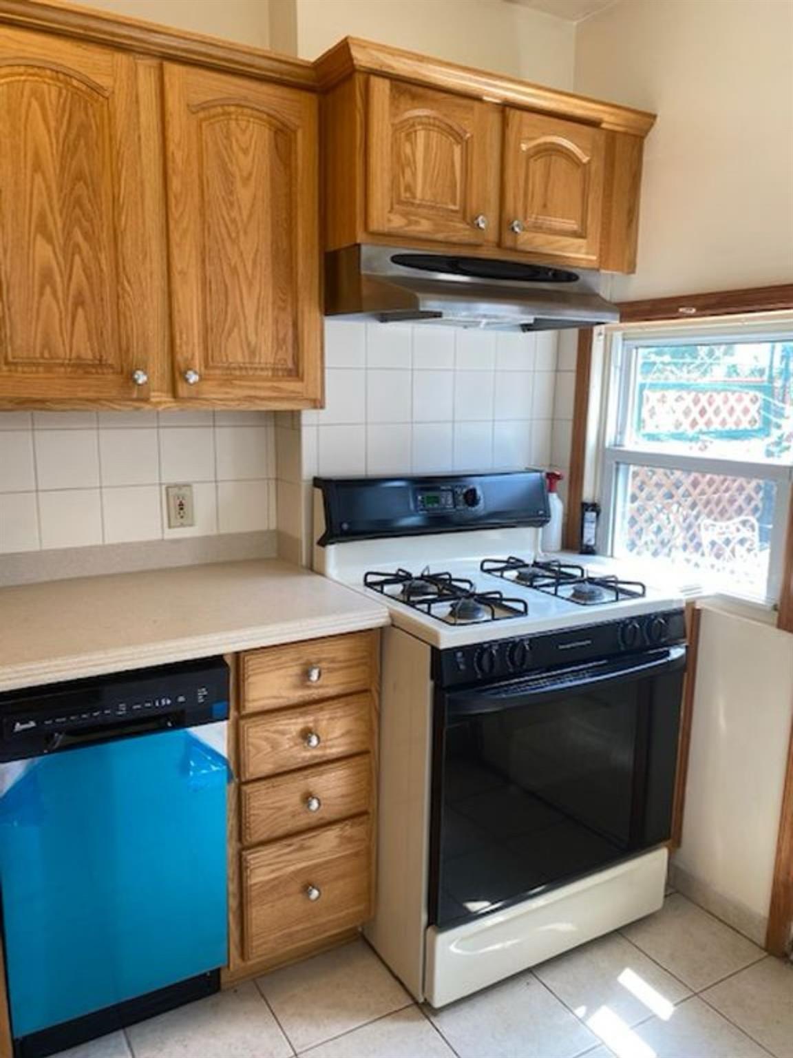 Apartment Manse Street  Queens, NY 11375, MLS-849279-8