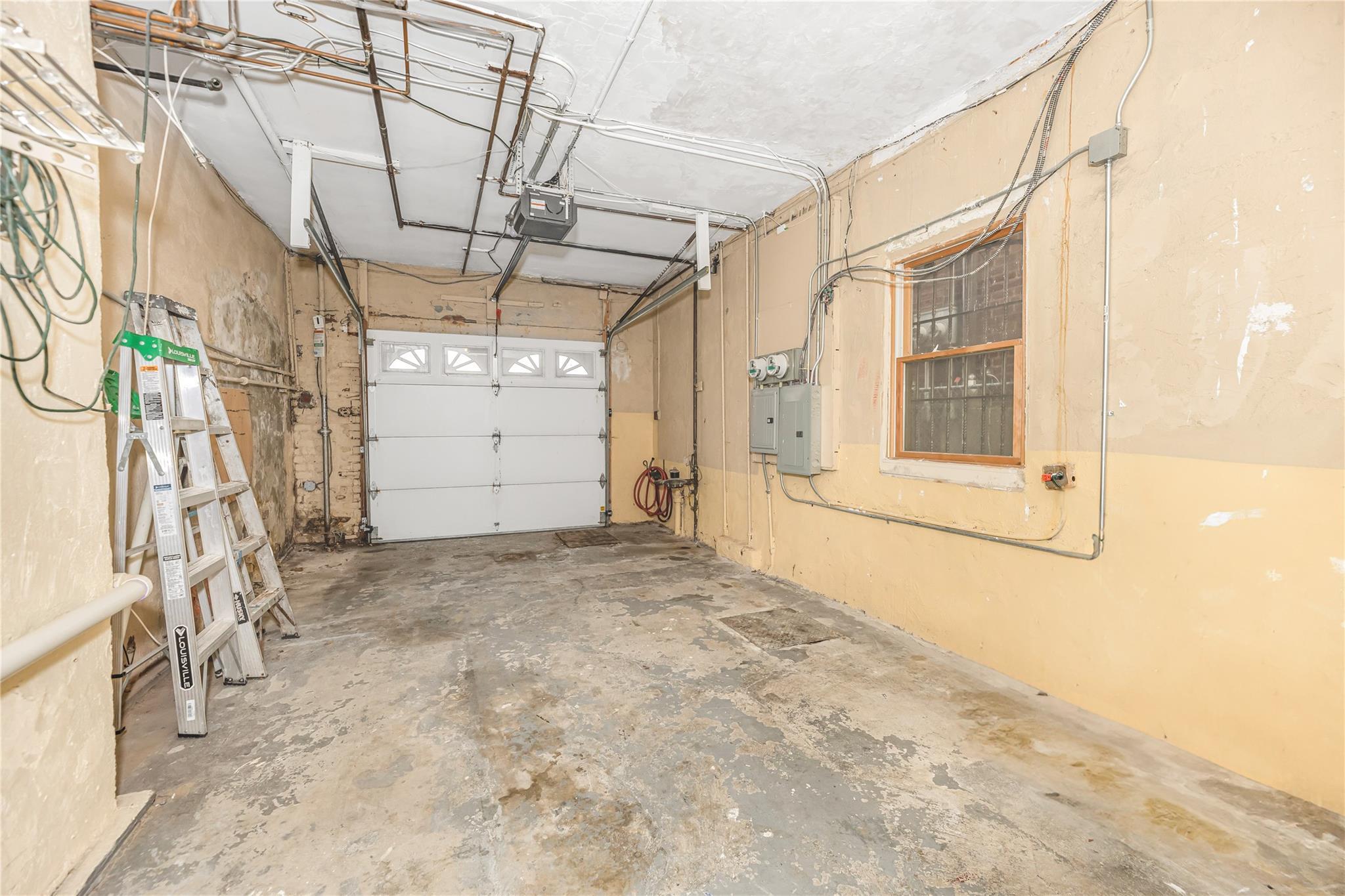 Single Family Hering  Bronx, NY 10461, MLS-849333-28