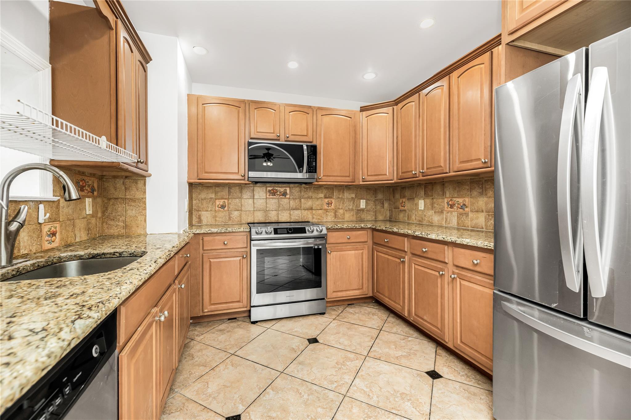 Single Family Hering  Bronx, NY 10461, MLS-849333-6