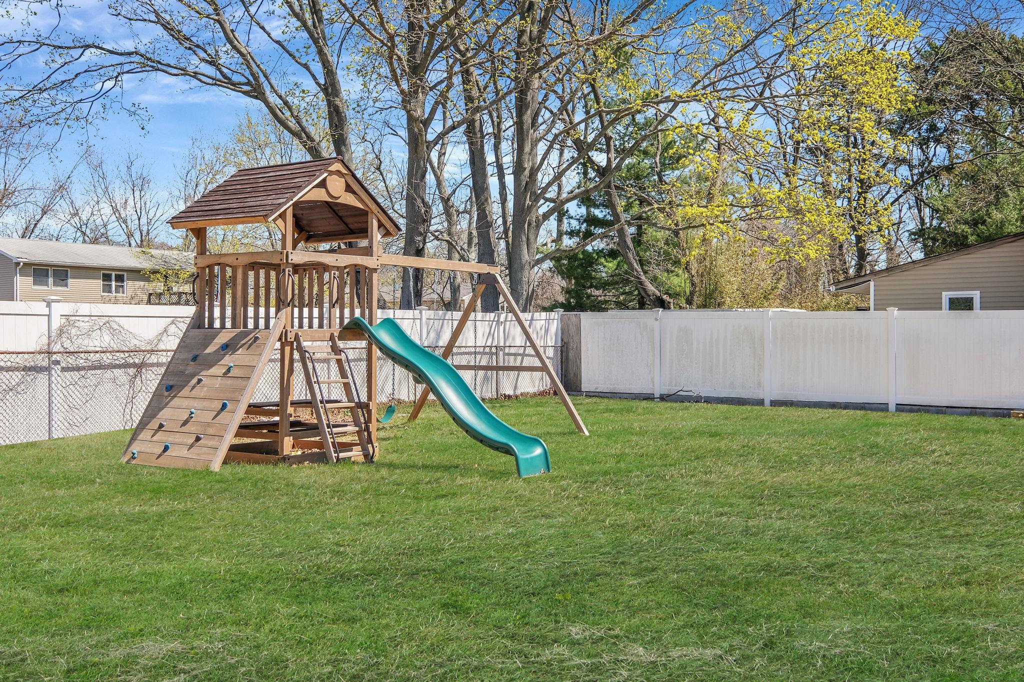 Single Family Beaverdam  Suffolk County, NY 11751, MLS-849350-36