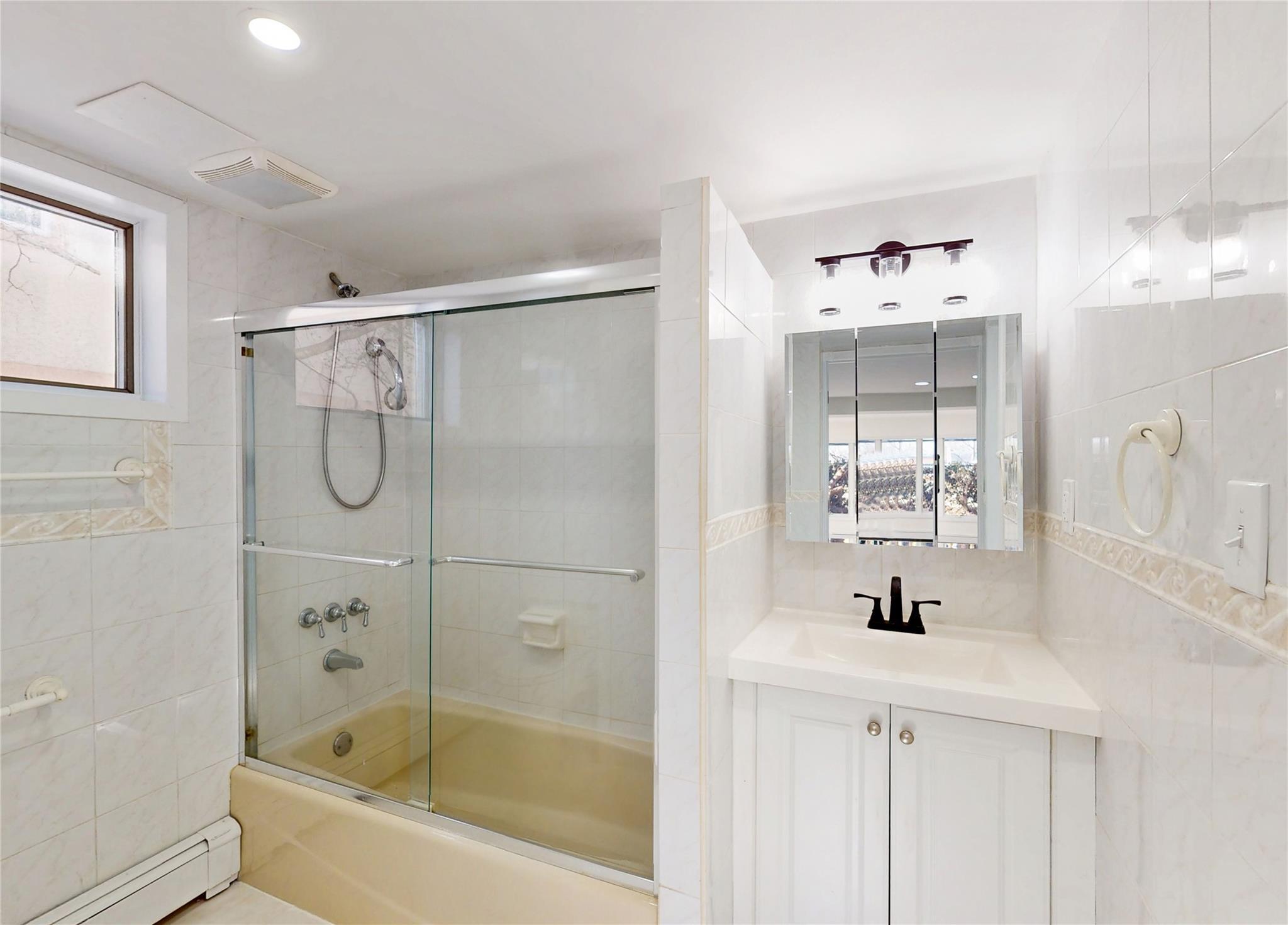 Single Family Woodmere  Nassau County, NY 11581, MLS-849370-36