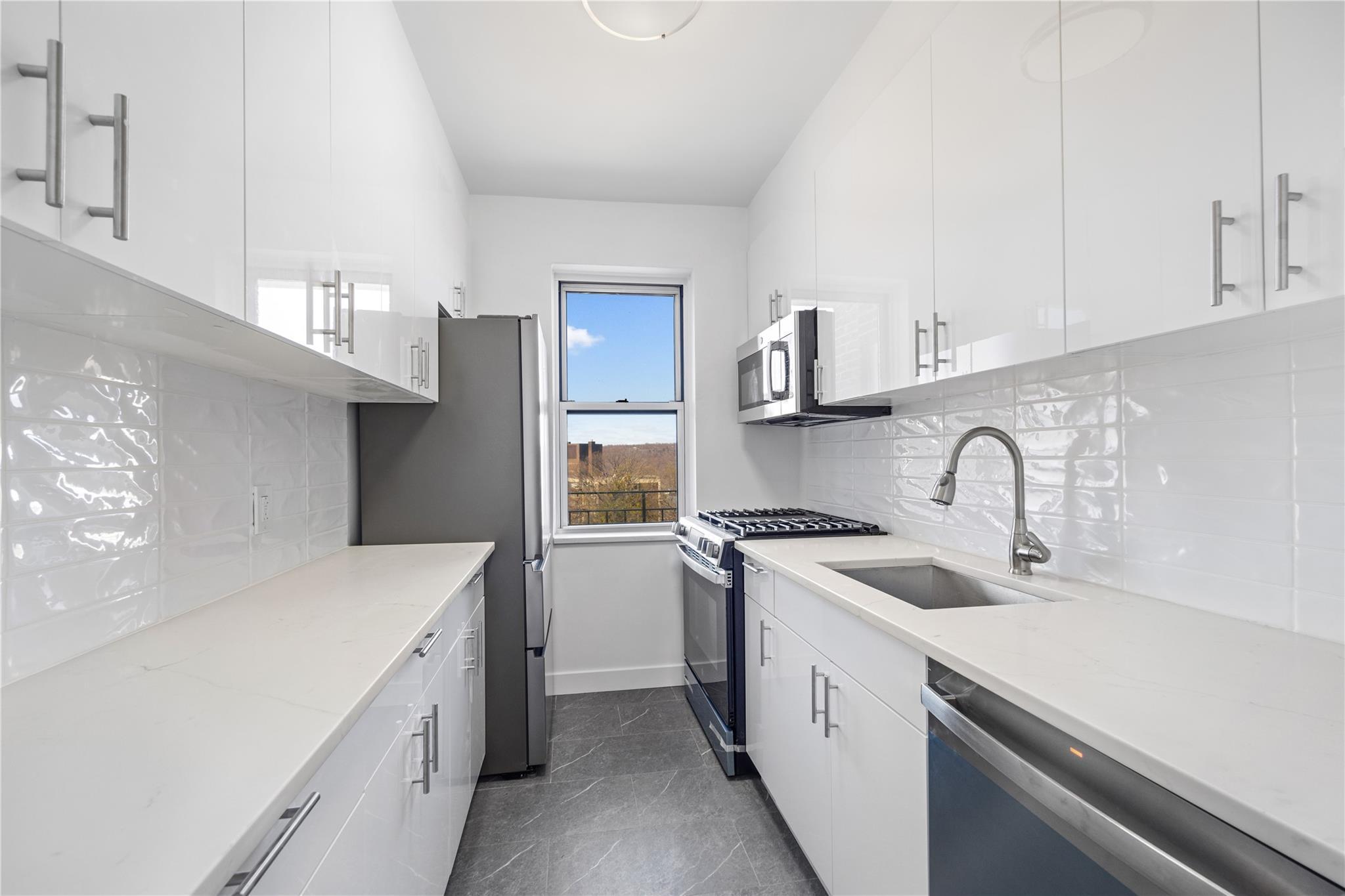 Coop Hudson Manor  Bronx, NY 10463, MLS-849380-6