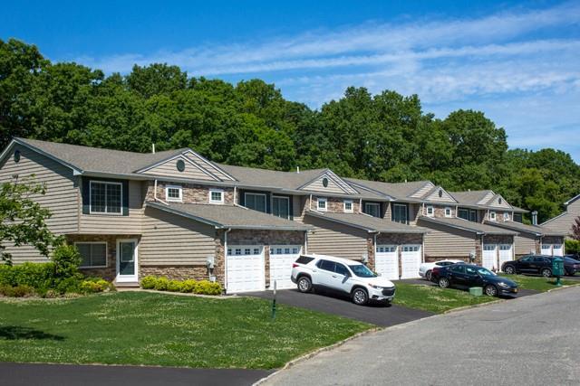 Apartment Townhouse  Suffolk County, NY 11727, MLS-849390-2