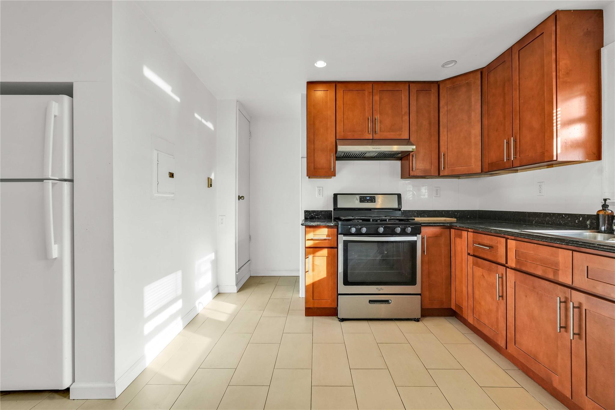 Apartment Parsons  Queens, NY 11355, MLS-849411-16
