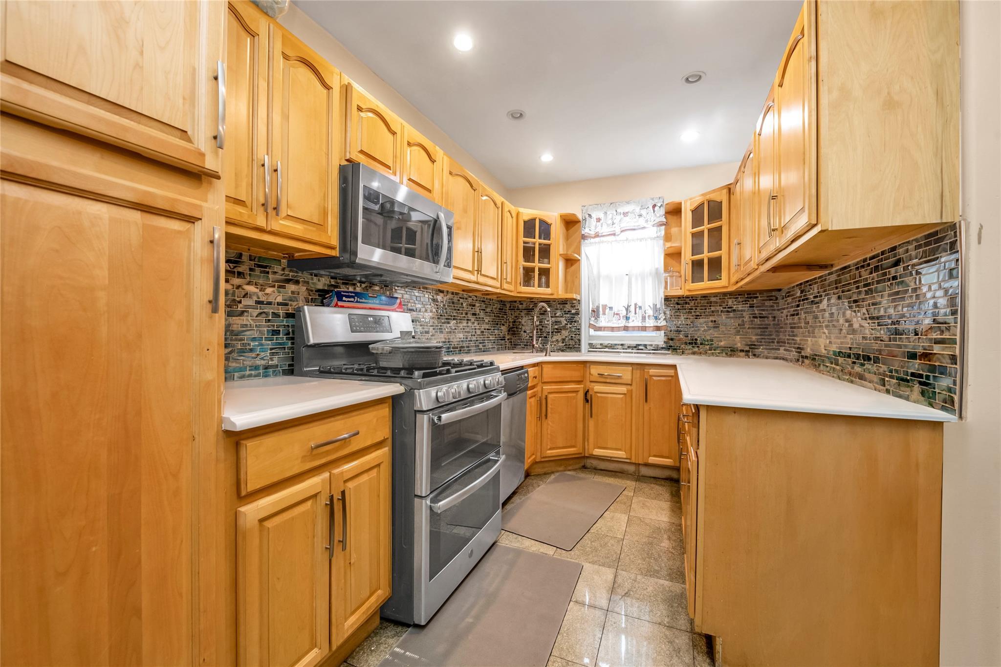 Single Family Louisiana  Brooklyn, NY 11207, MLS-849495-5