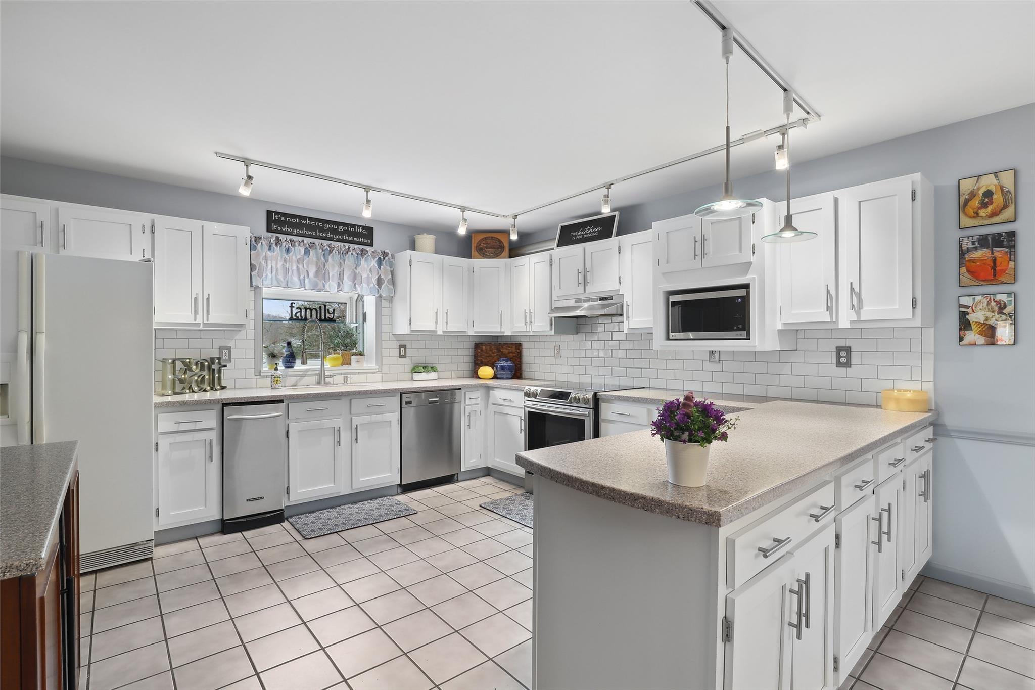 Single Family Cross  Westchester County, NY 10567, MLS-849504-10