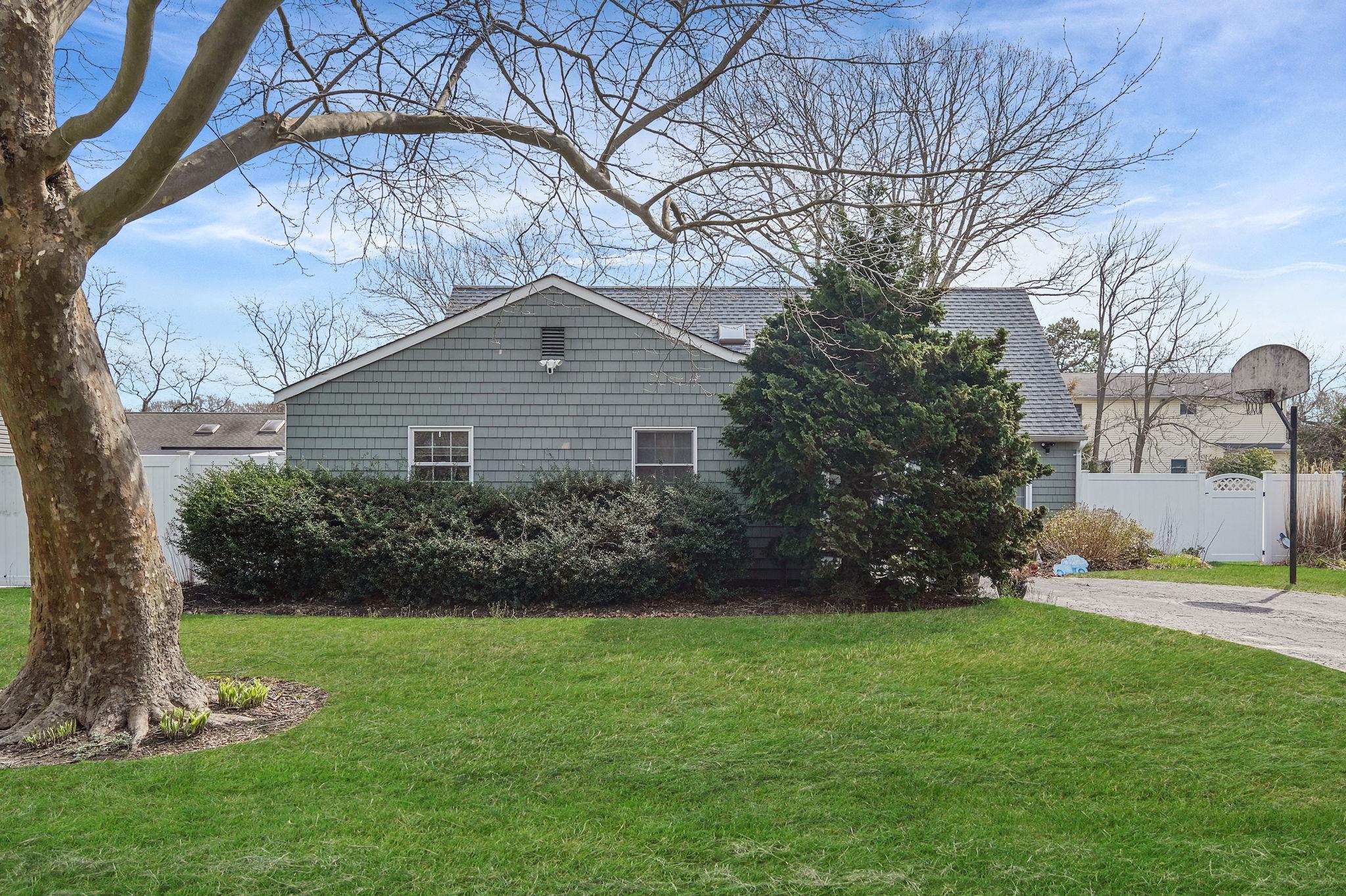 Single Family Bayport  Suffolk County, NY 11705, MLS-849544-2