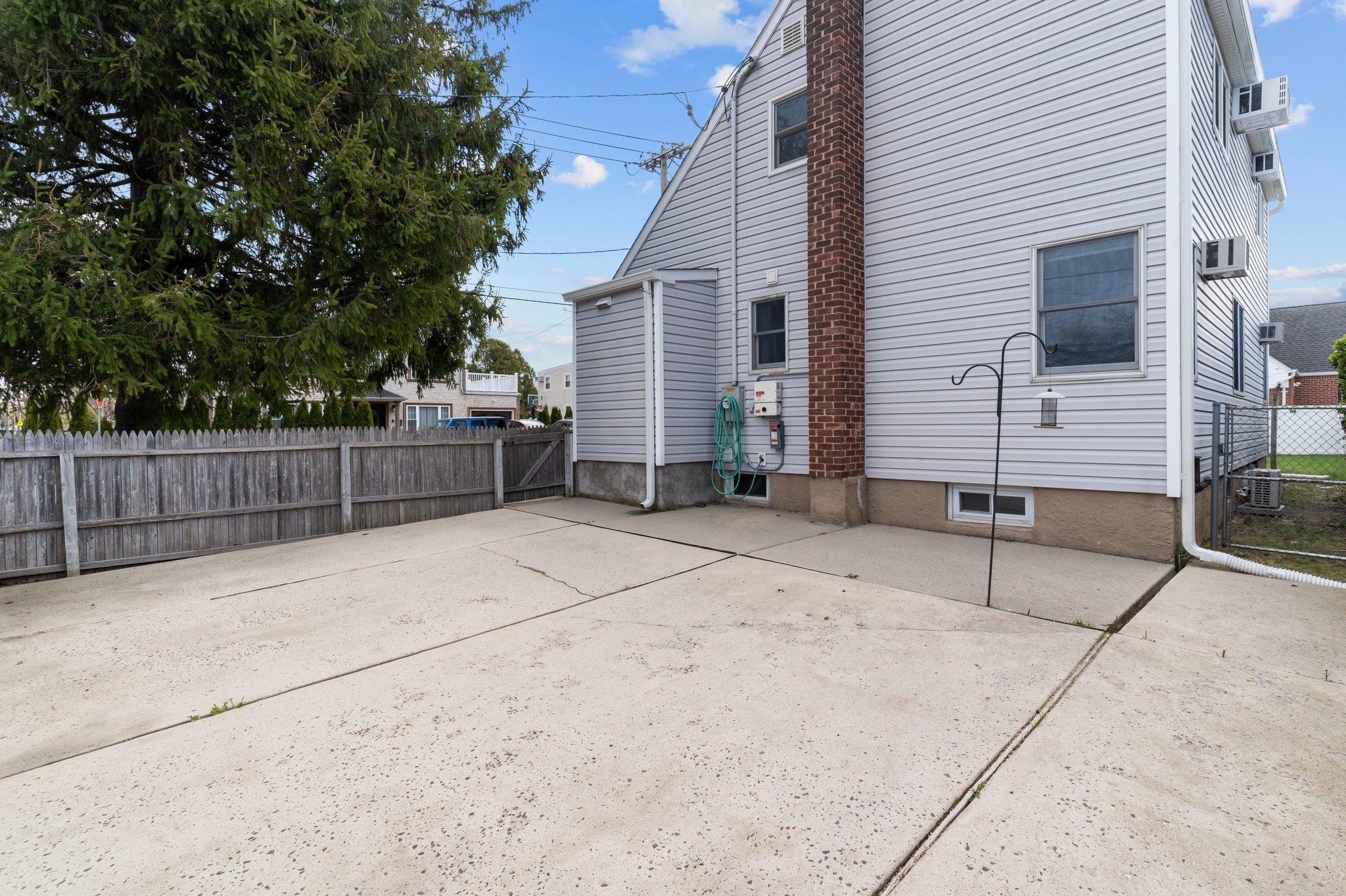 Single Family Lee  Nassau County, NY 11507, MLS-849549-39