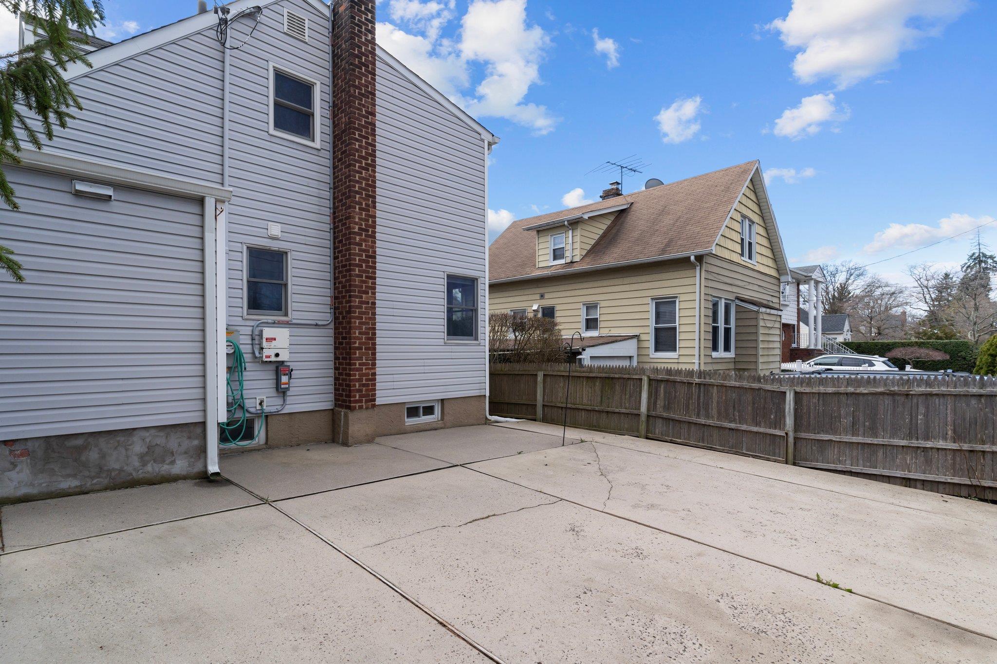 Single Family Lee  Nassau County, NY 11507, MLS-849549-40