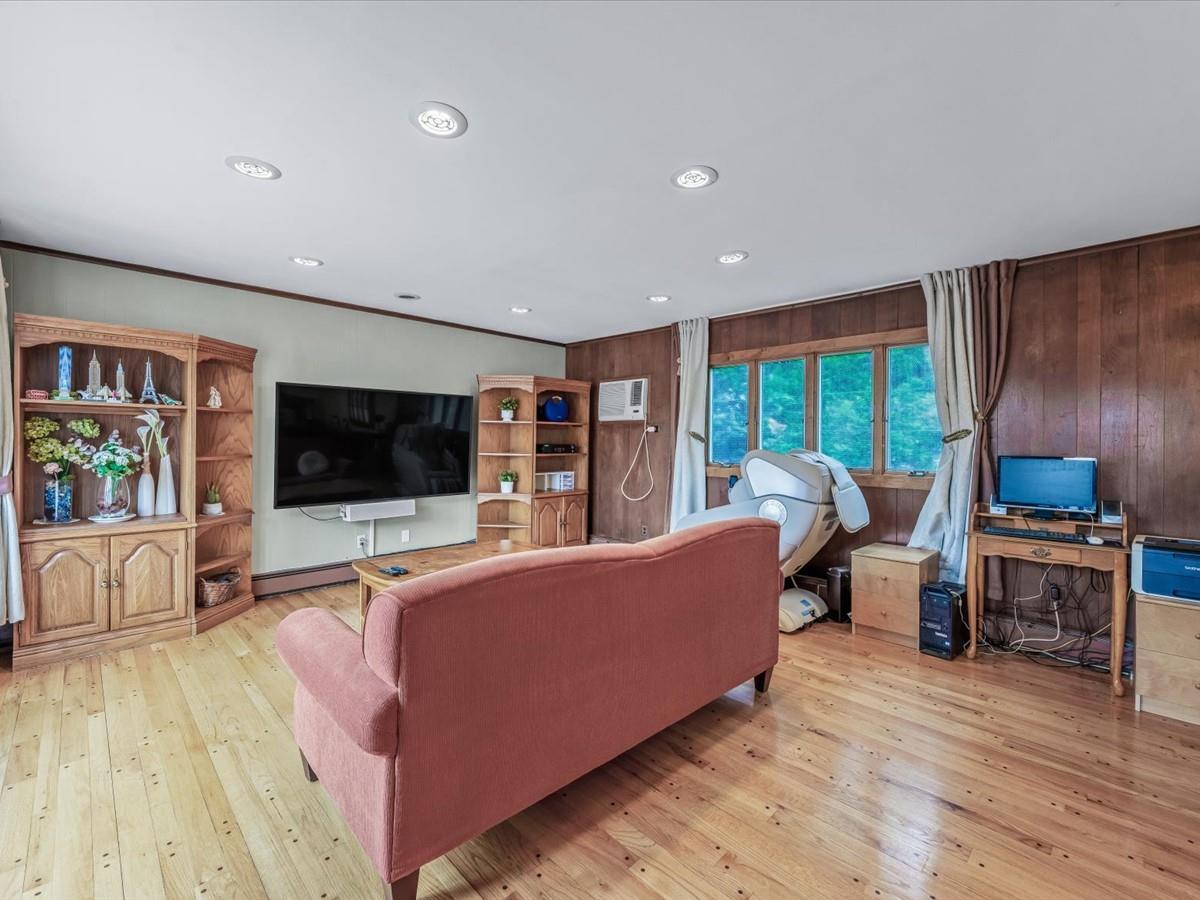 Single Family Elliot  Nassau County, NY 11801, MLS-849747-10