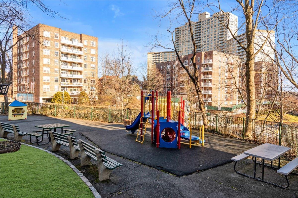 Coop Knolls  Bronx, NY 10463, MLS-849752-11