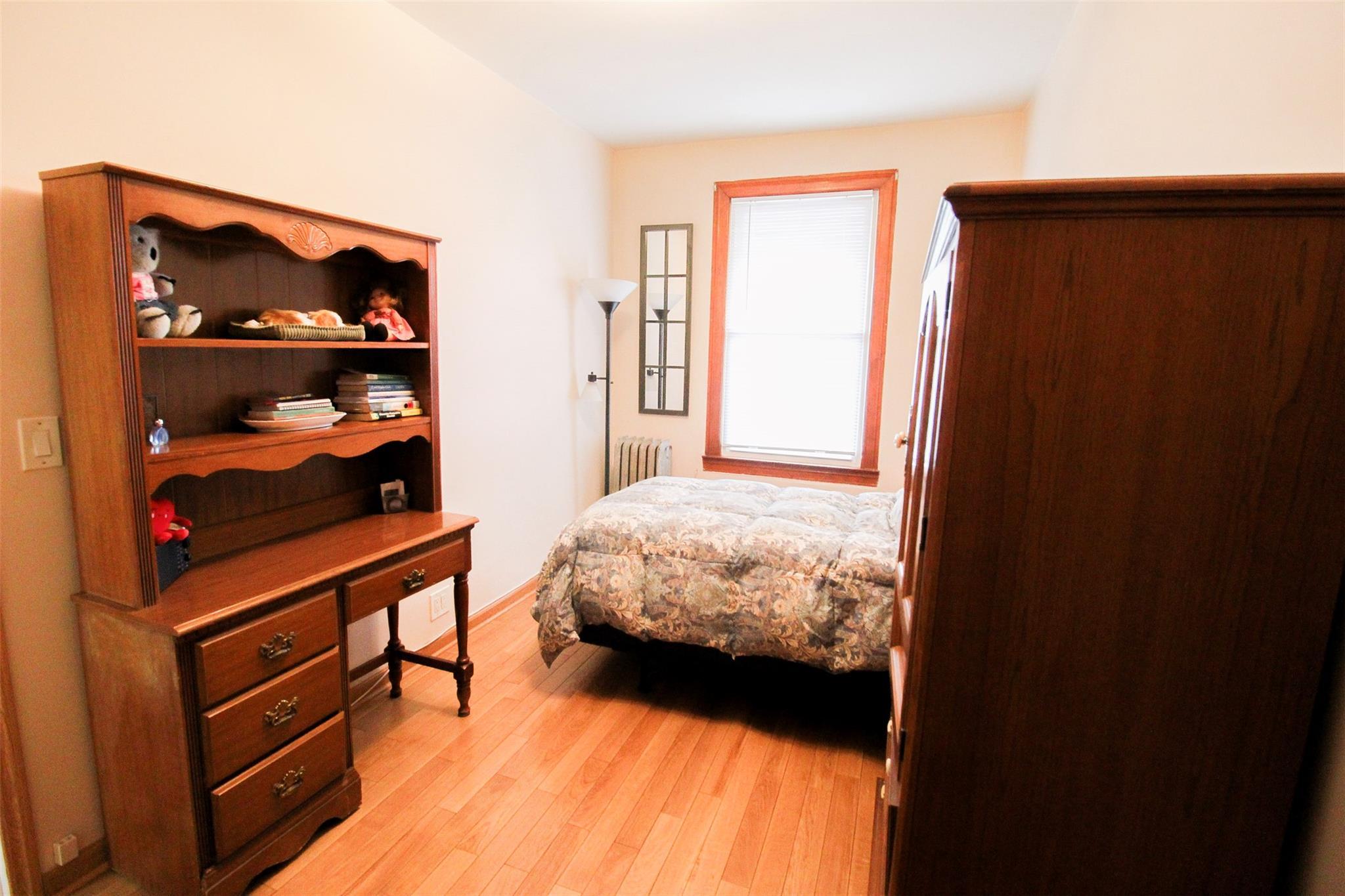 Single Family Hollywood  Bronx, NY 10465, MLS-849760-15