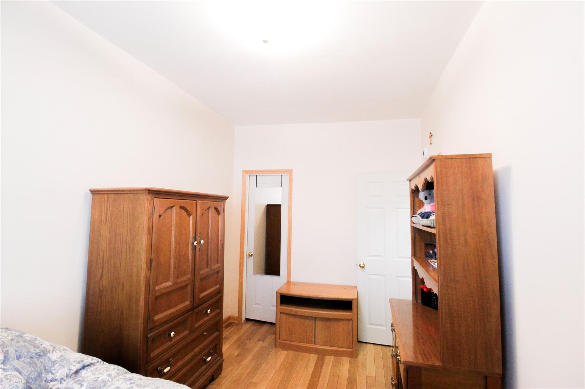 Single Family Hollywood  Bronx, NY 10465, MLS-849760-17