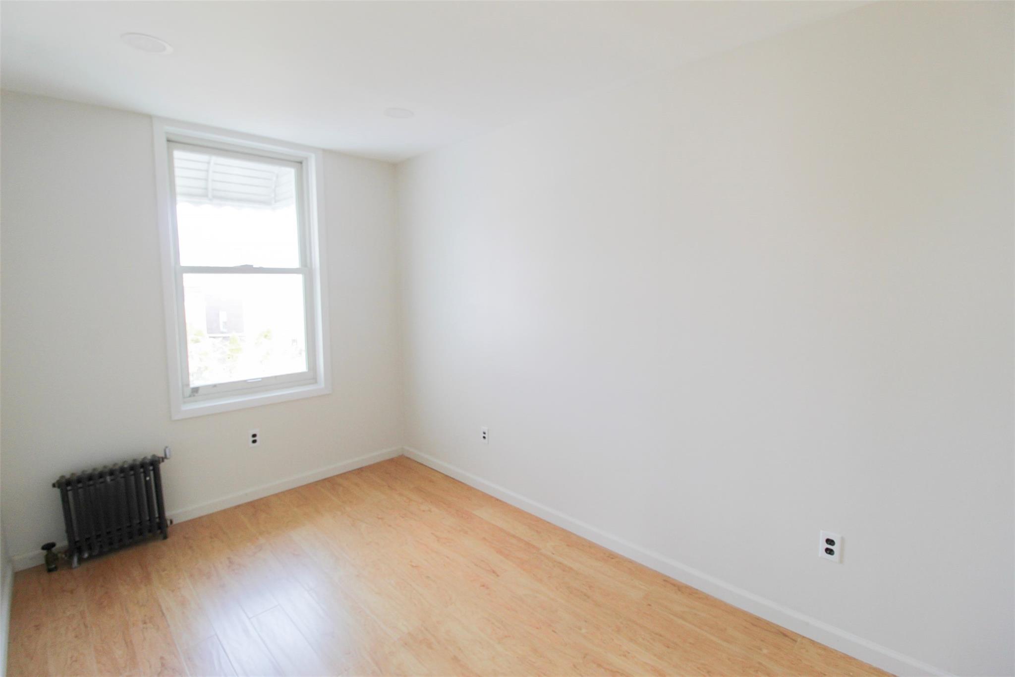 Single Family Hollywood  Bronx, NY 10465, MLS-849760-2