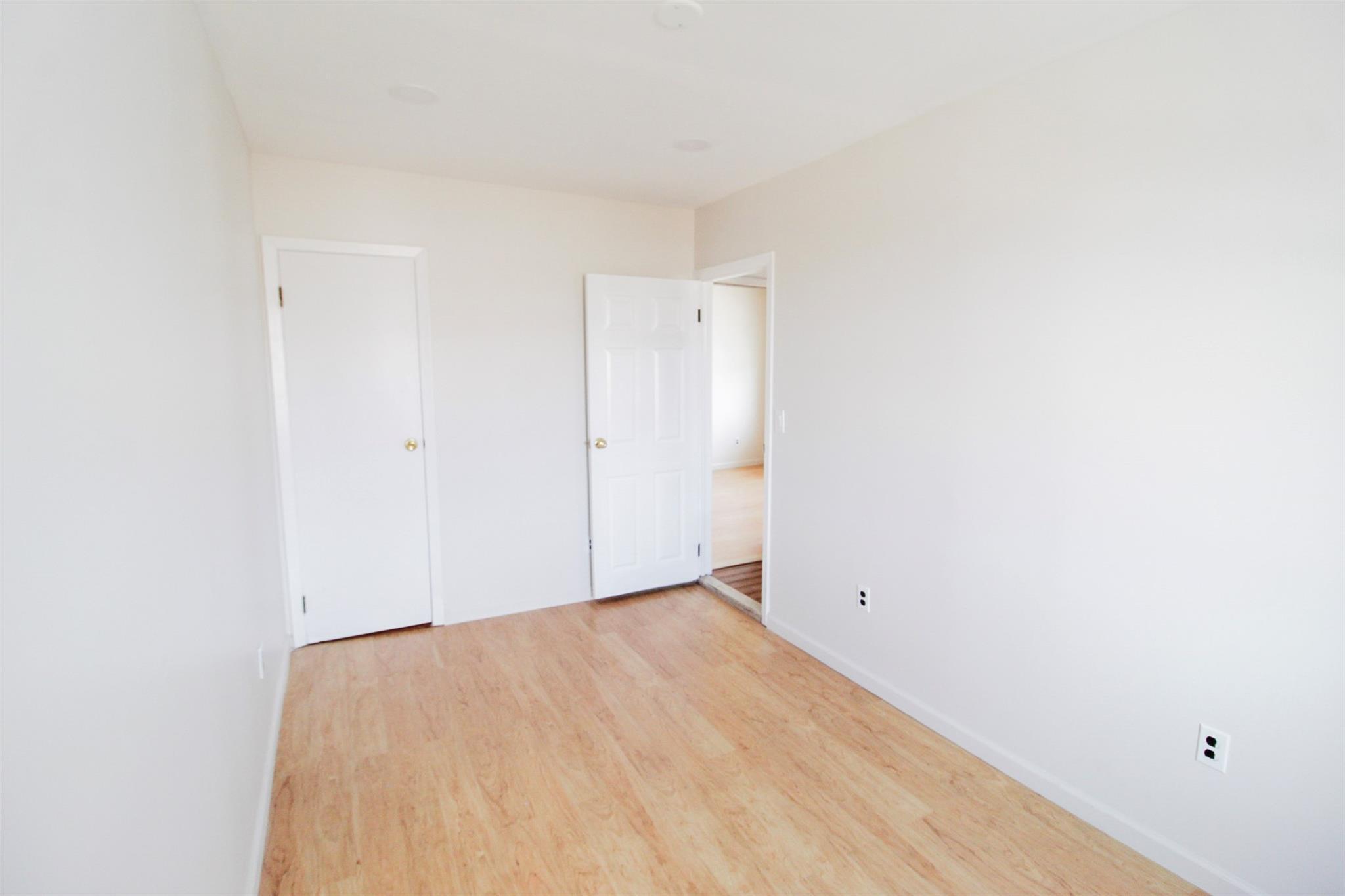 Single Family Hollywood  Bronx, NY 10465, MLS-849760-3