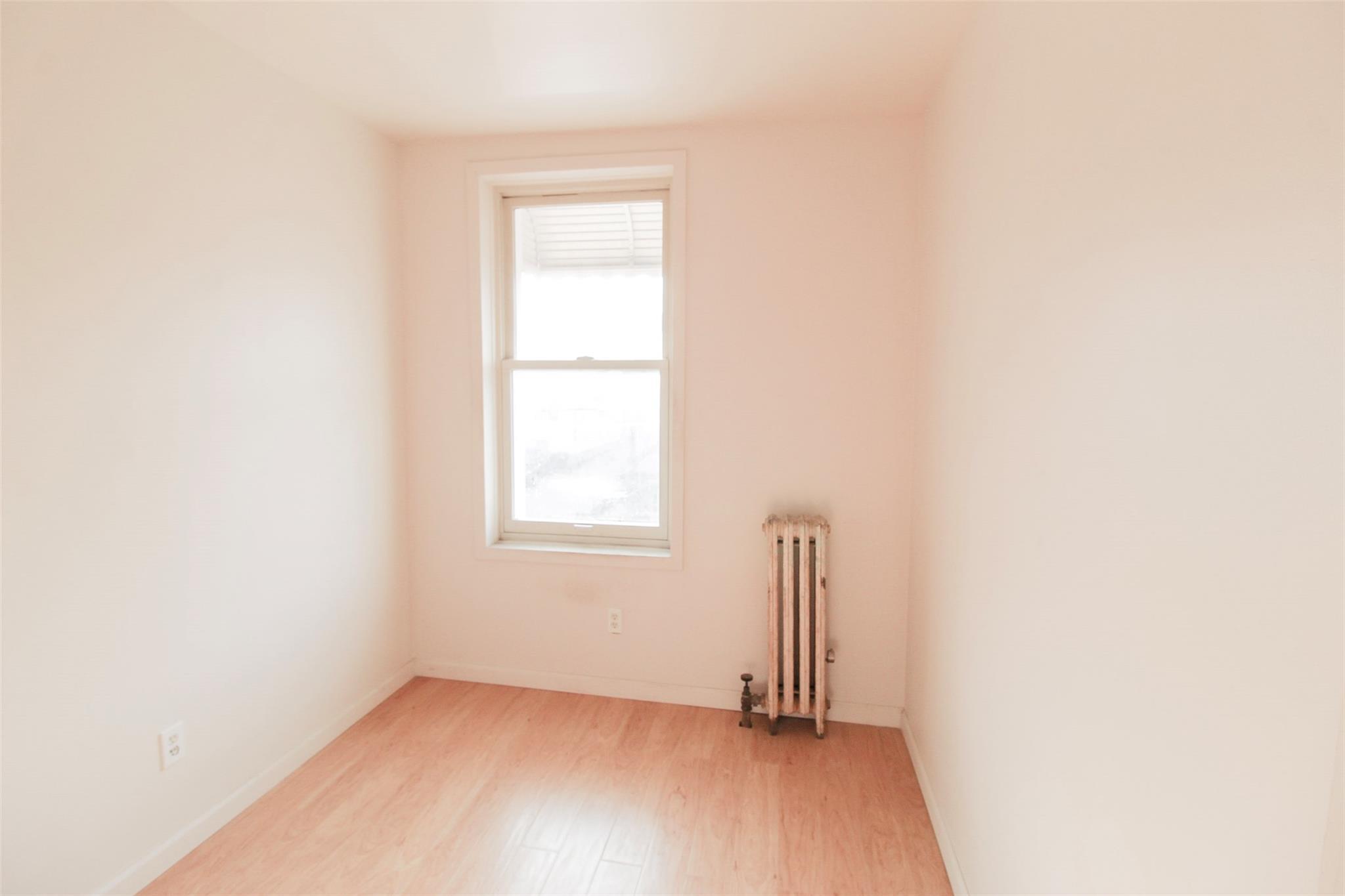 Single Family Hollywood  Bronx, NY 10465, MLS-849760-5