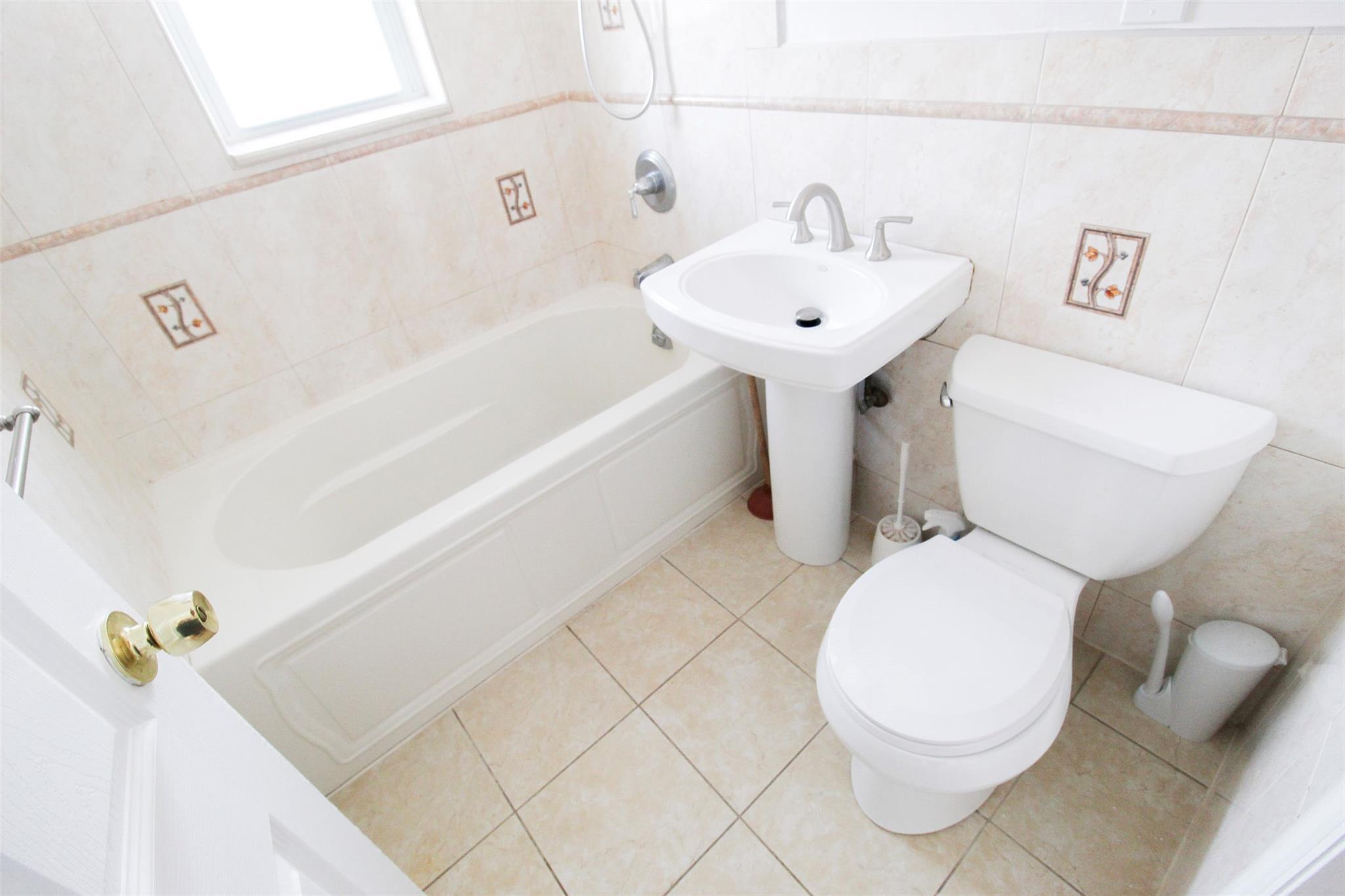 Single Family Hollywood  Bronx, NY 10465, MLS-849760-7