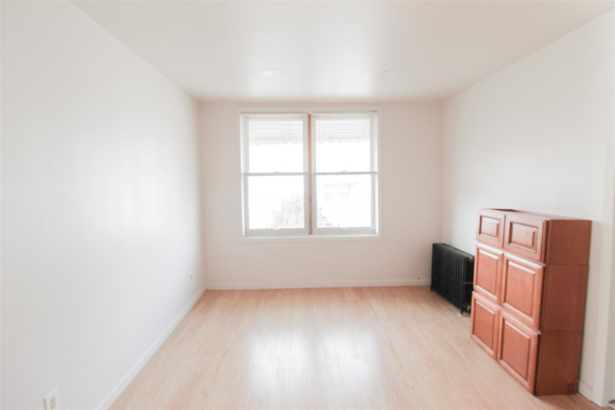 Single Family Hollywood  Bronx, NY 10465, MLS-849760-8