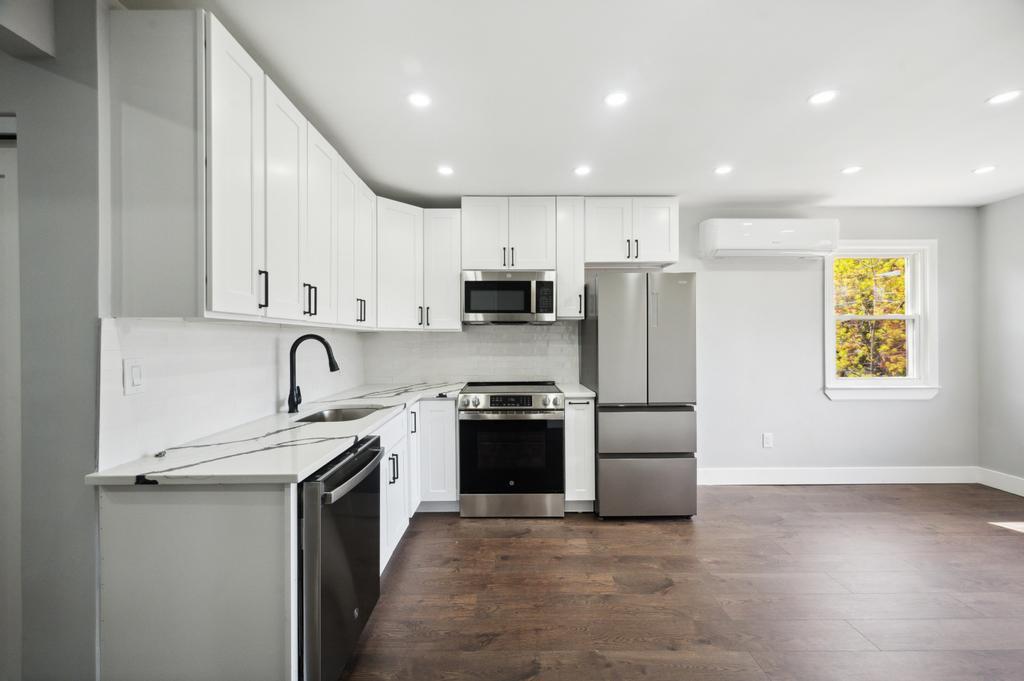 Single Family 252nd  Bronx, NY 10471, MLS-849771-19