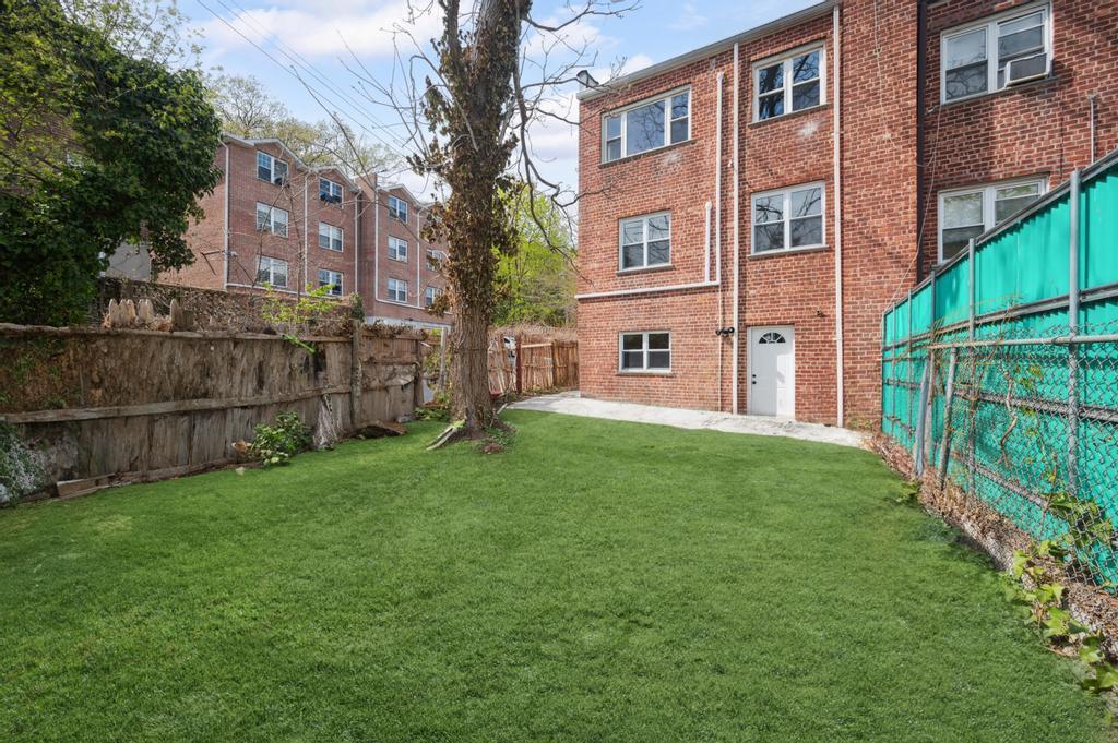 Single Family 252nd  Bronx, NY 10471, MLS-849771-38