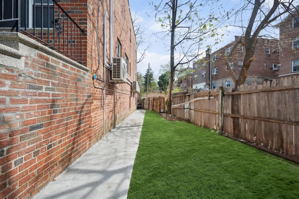 Single Family 252nd  Bronx, NY 10471, MLS-849771-4