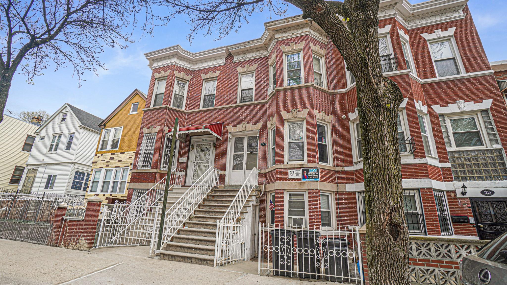 Single Family Taylor  Bronx, NY 10472, MLS-849782-4