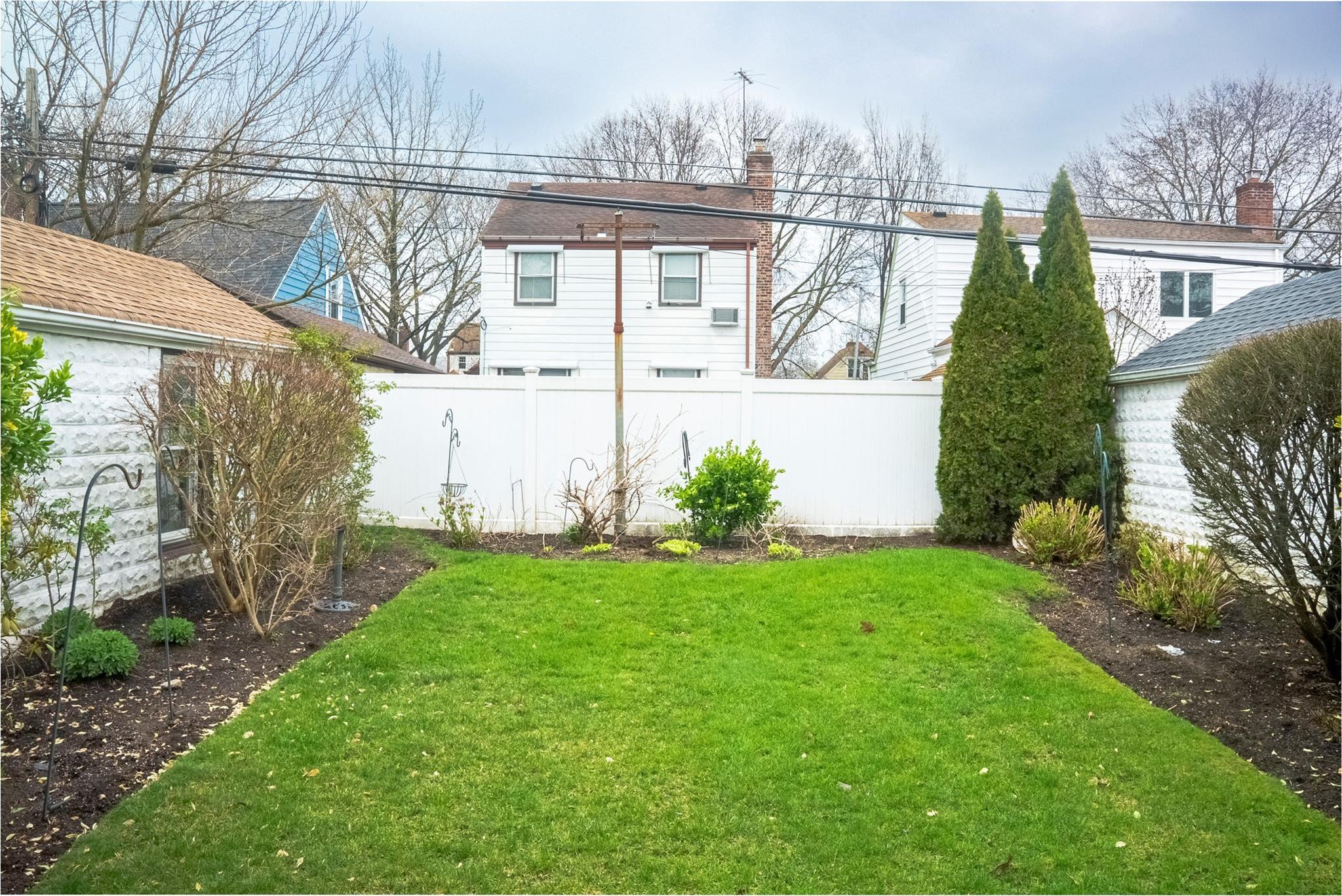 Single Family 249  Queens, NY 11426, MLS-849796-16