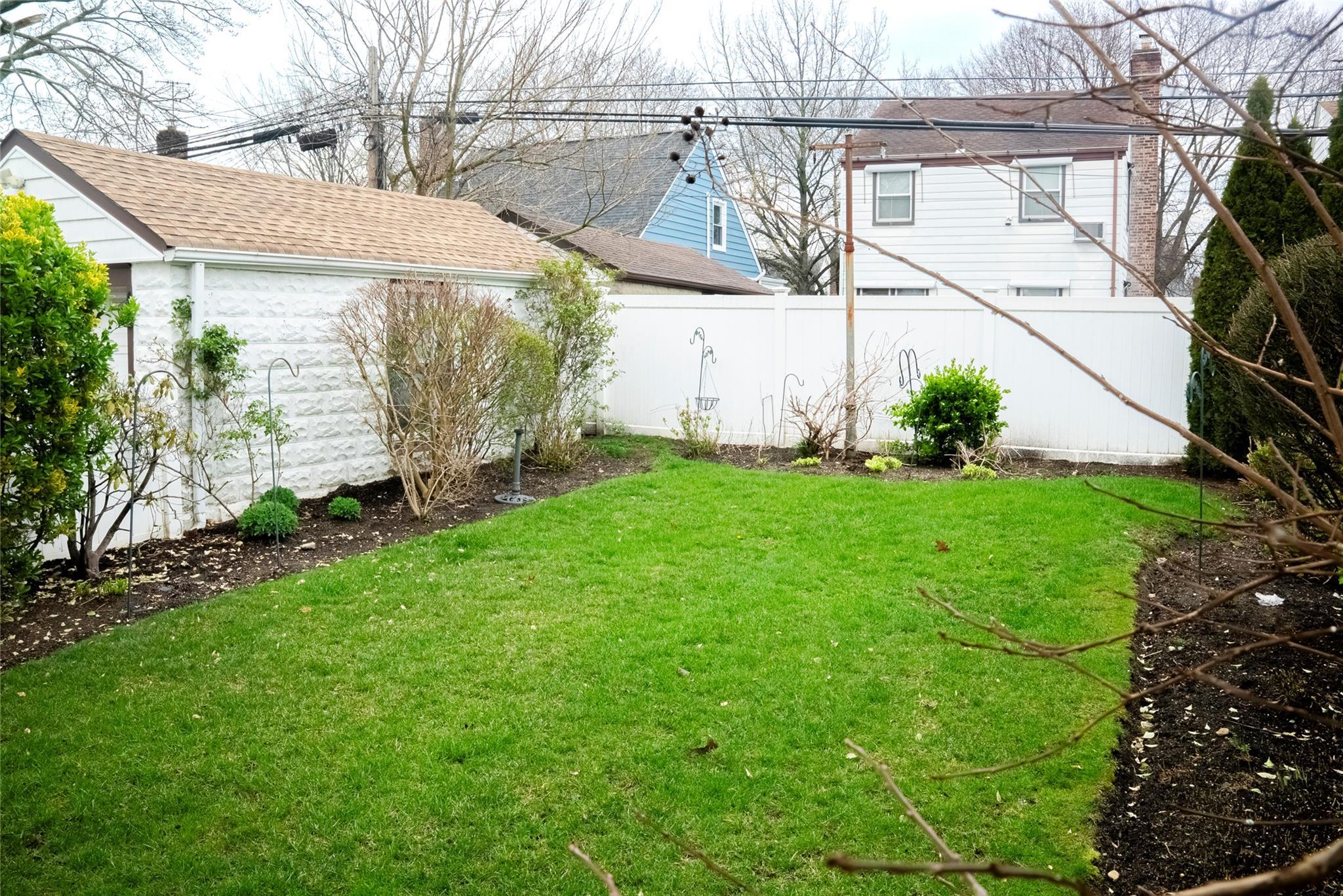 Single Family 249  Queens, NY 11426, MLS-849796-17