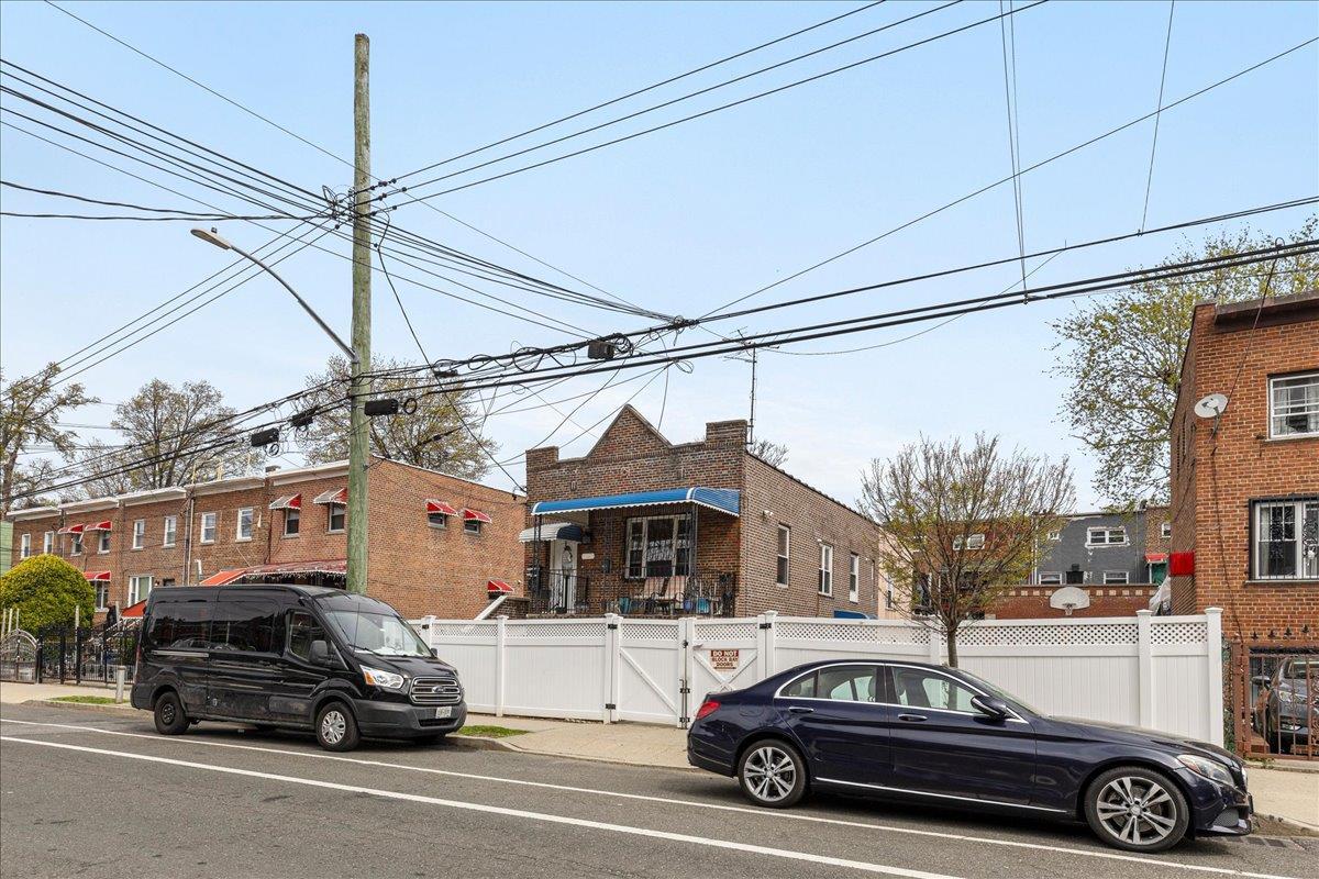 Single Family 213th  Bronx, NY 10469, MLS-849825-3