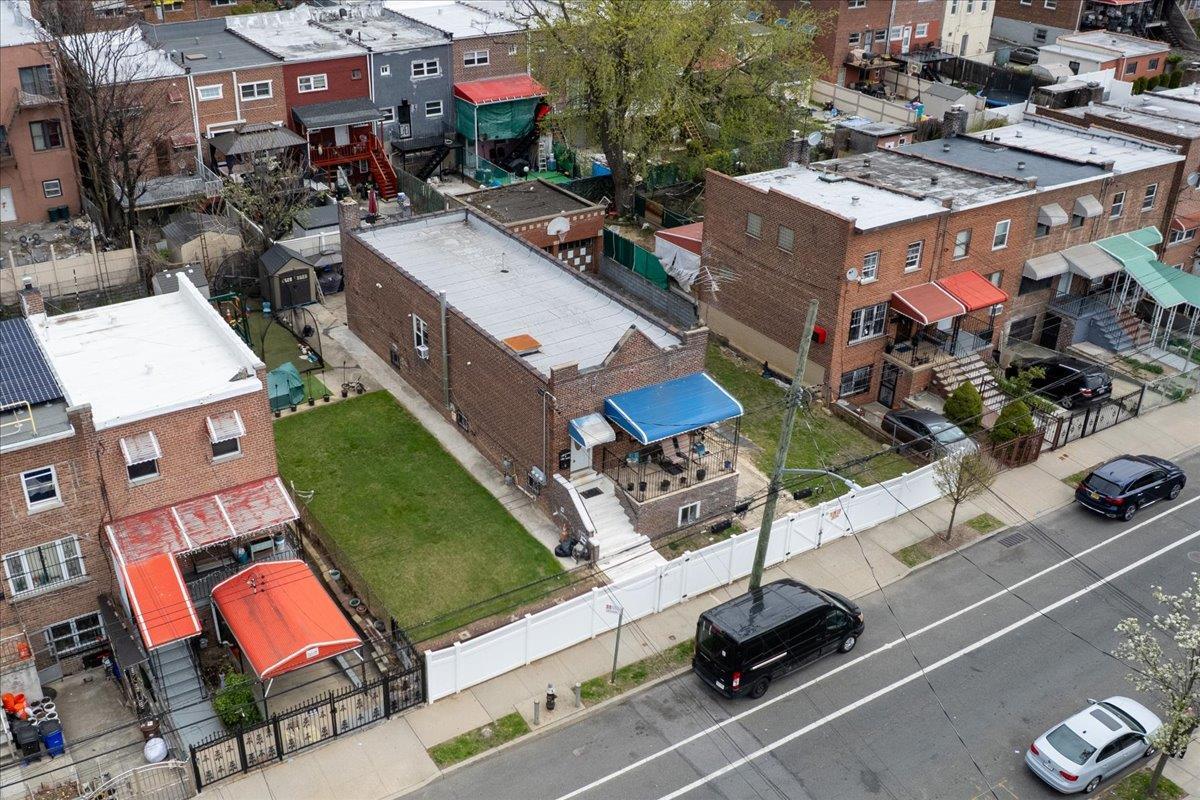 Single Family 213th  Bronx, NY 10469, MLS-849825-8