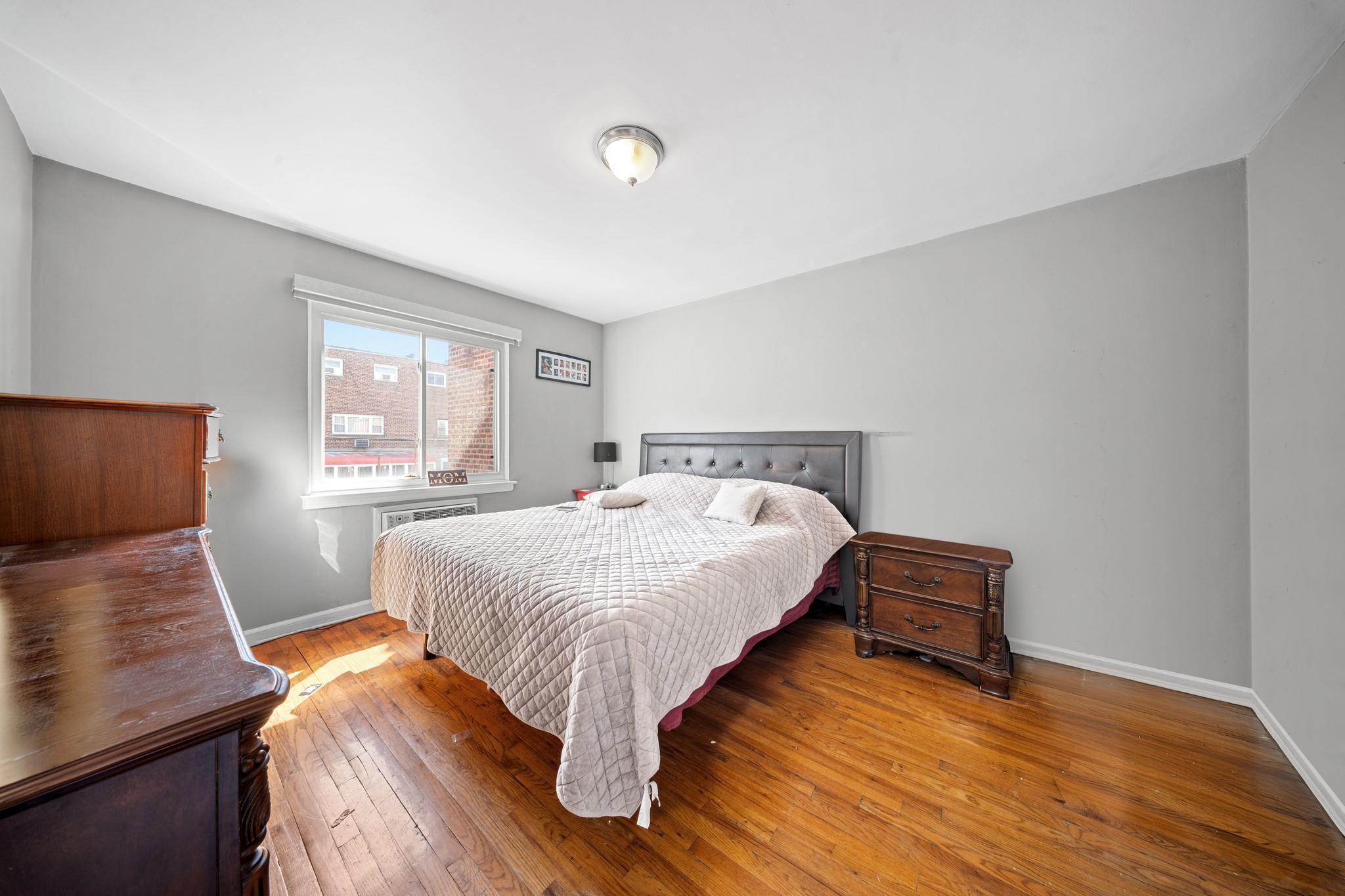 Single Family Murdock  Bronx, NY 10466, MLS-849859-23