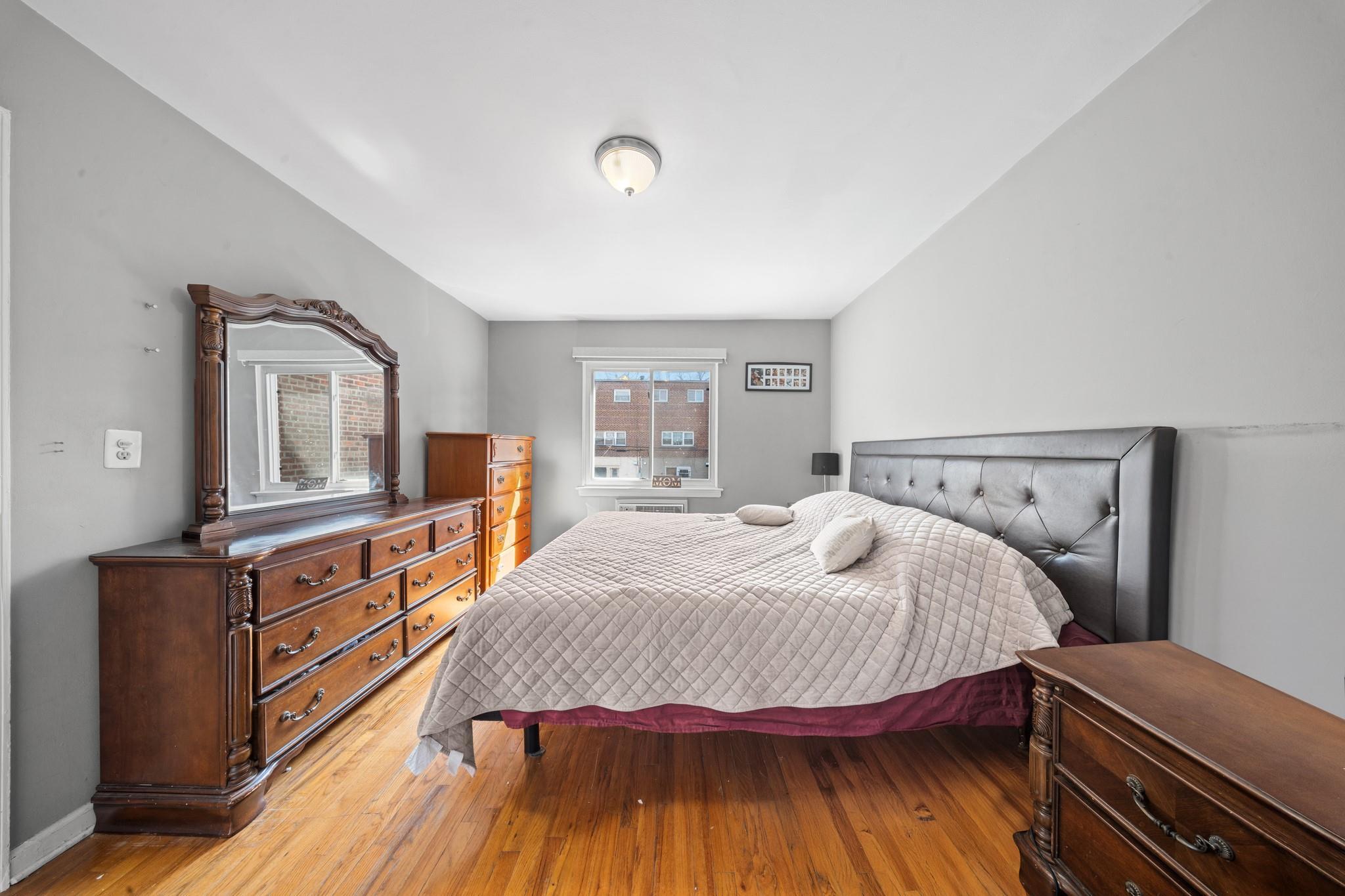 Single Family Murdock  Bronx, NY 10466, MLS-849859-24