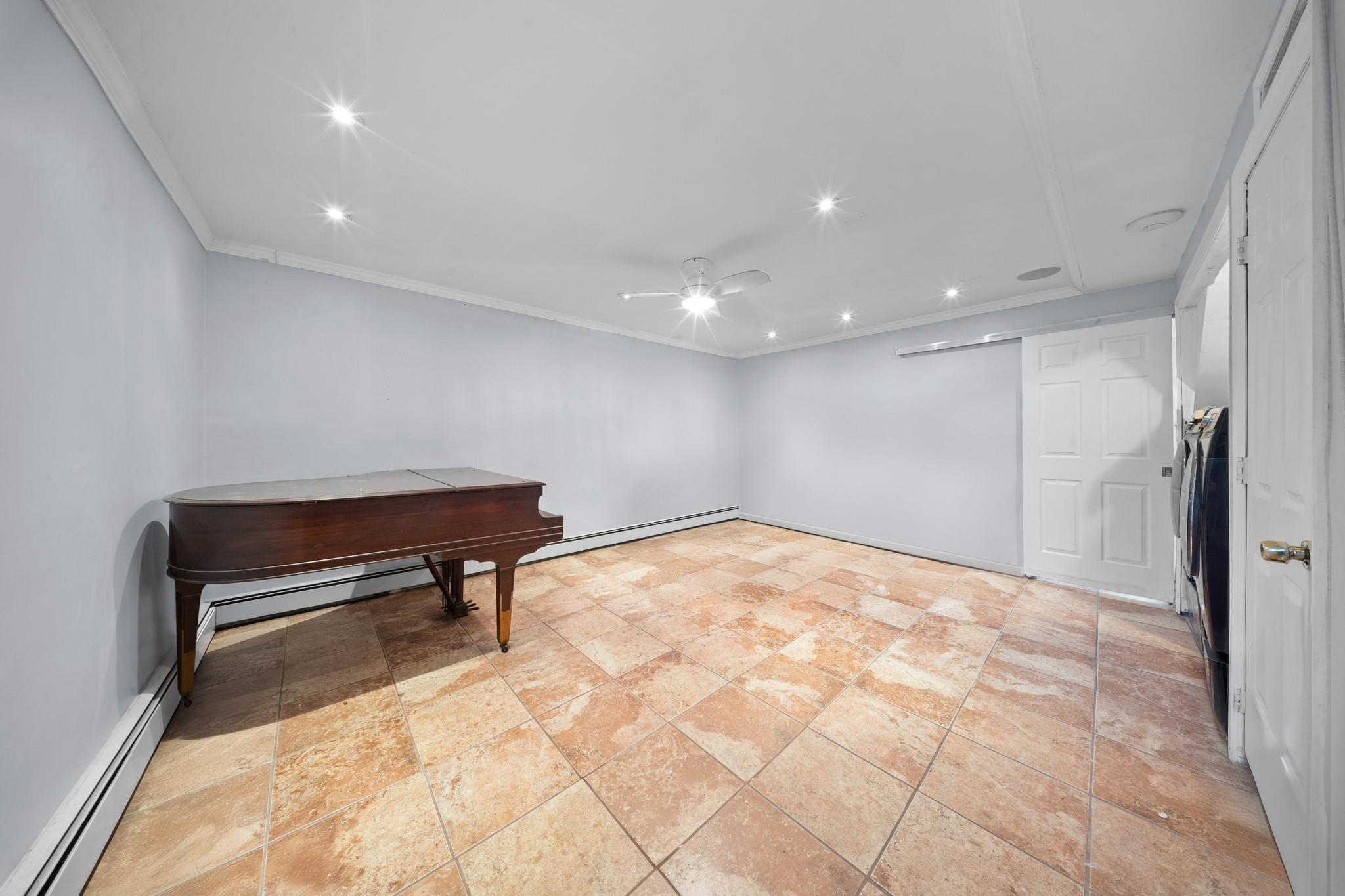 Single Family Murdock  Bronx, NY 10466, MLS-849859-27