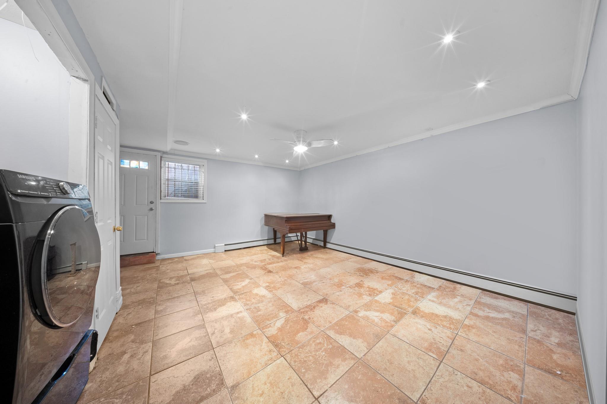 Single Family Murdock  Bronx, NY 10466, MLS-849859-28
