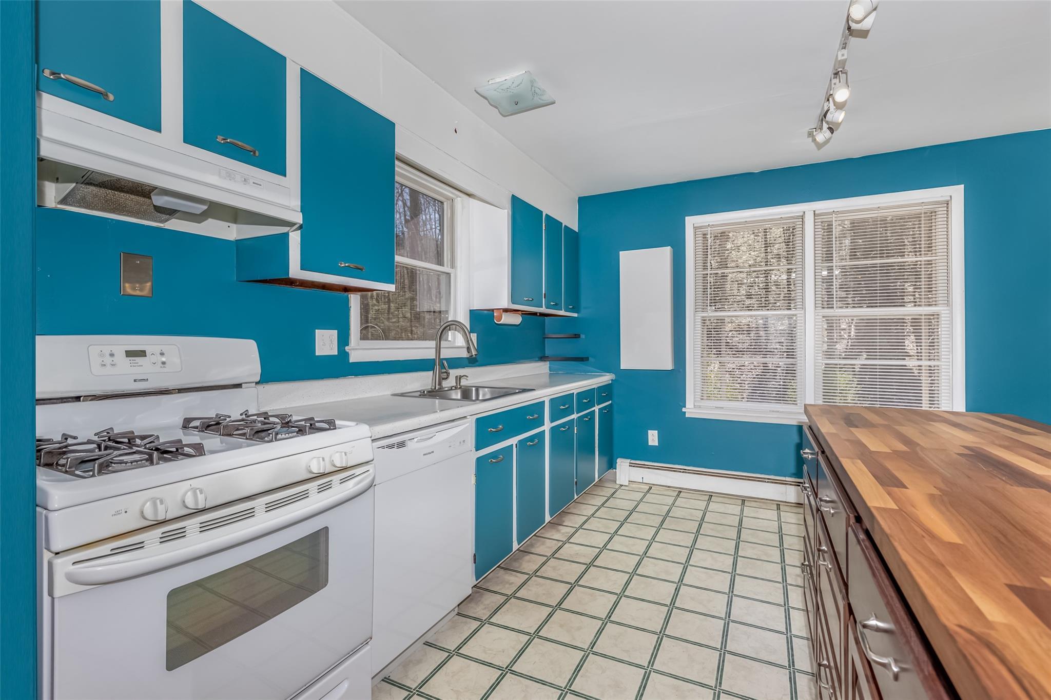 Single Family Old Minnewaska  Ulster County, NY 12446, MLS-849865-10