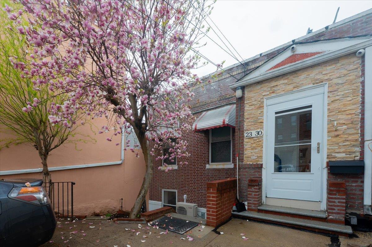 Apartment 29  Queens, NY 11105, MLS-849895-2
