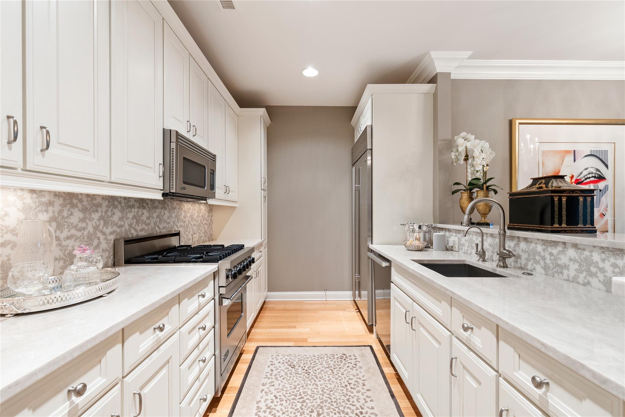 Condo Christie  Westchester County, NY 10583, MLS-849946-5